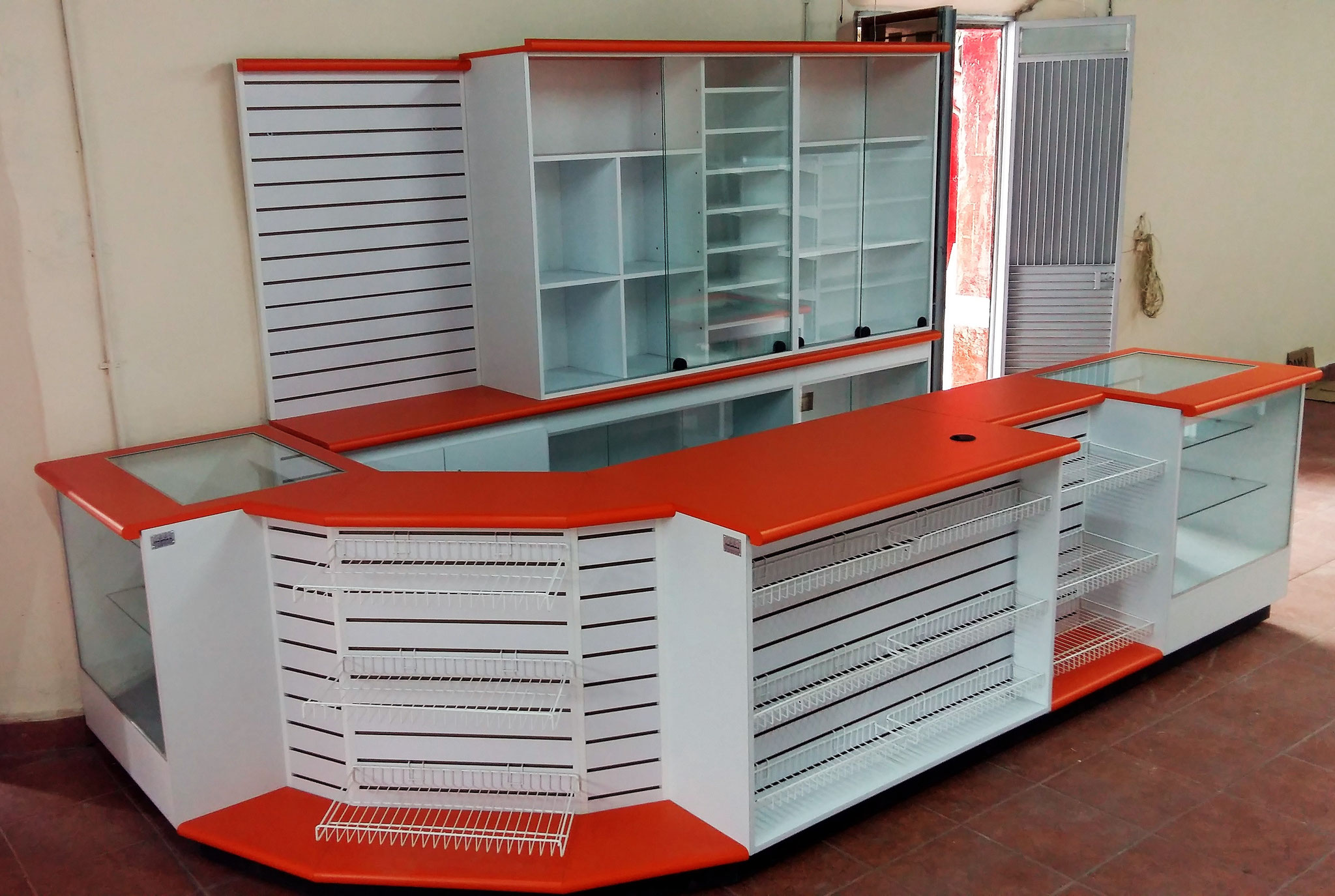 Precios de muebles de madera y metálicos para tiendas, papelerías