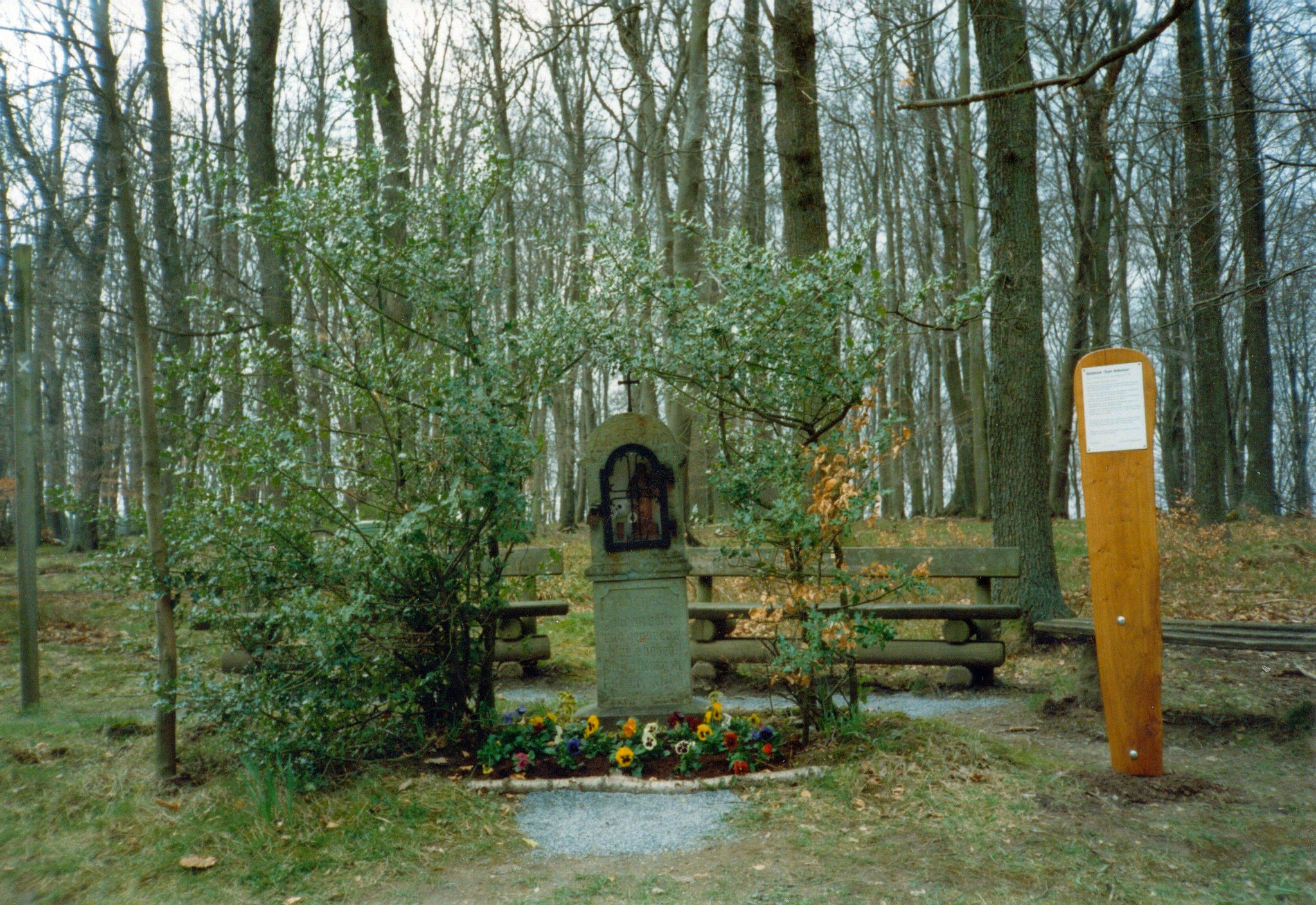 Antoniusbildstock an der Kreuzung Rennweg - Kellerweg um 1985