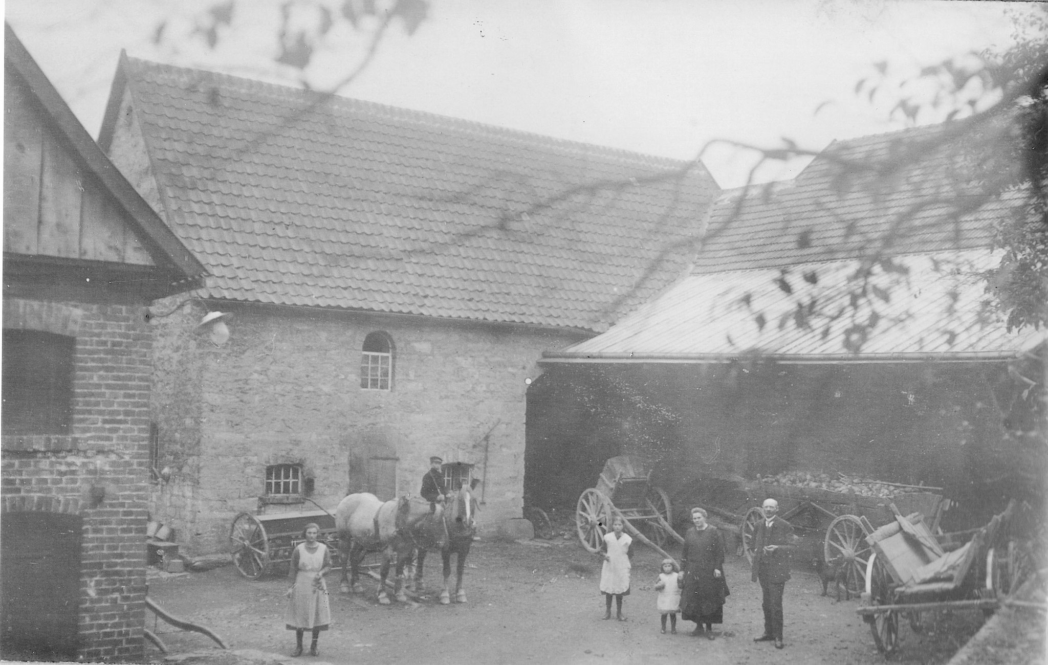 Der Hof Hövelmann in Oberbergheim um 1920