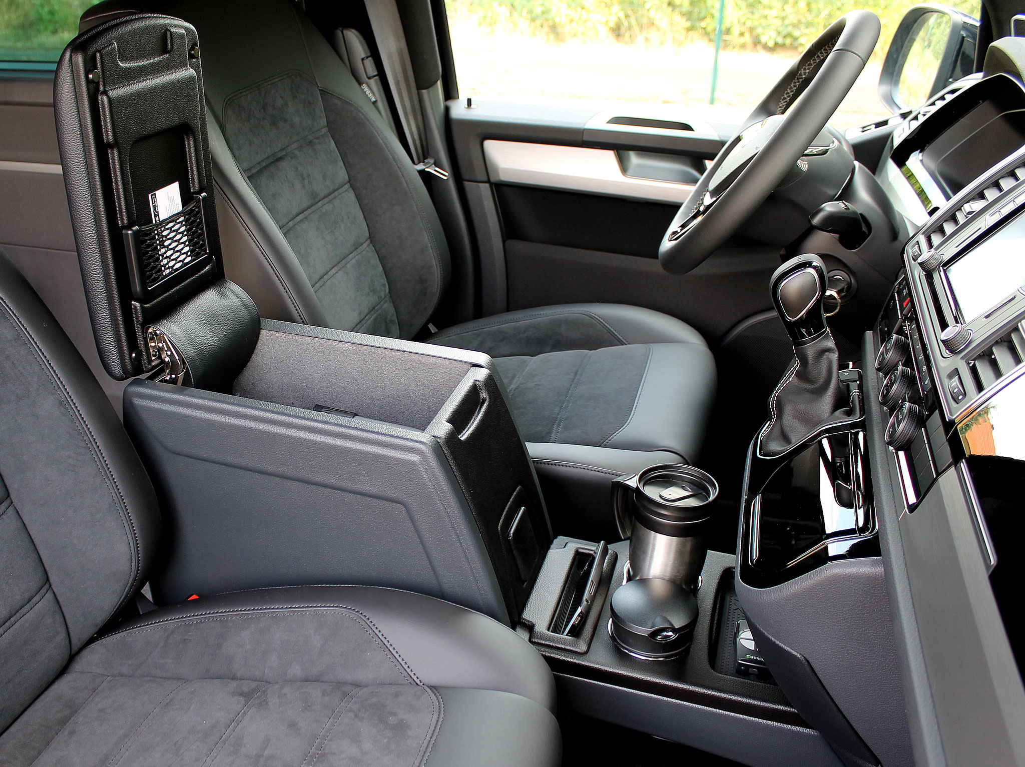 Komfort Mittelkonsole mit Staufach und USB schwarz Leder für VW Bus T5 T6  ab 03 : : Auto & Motorrad