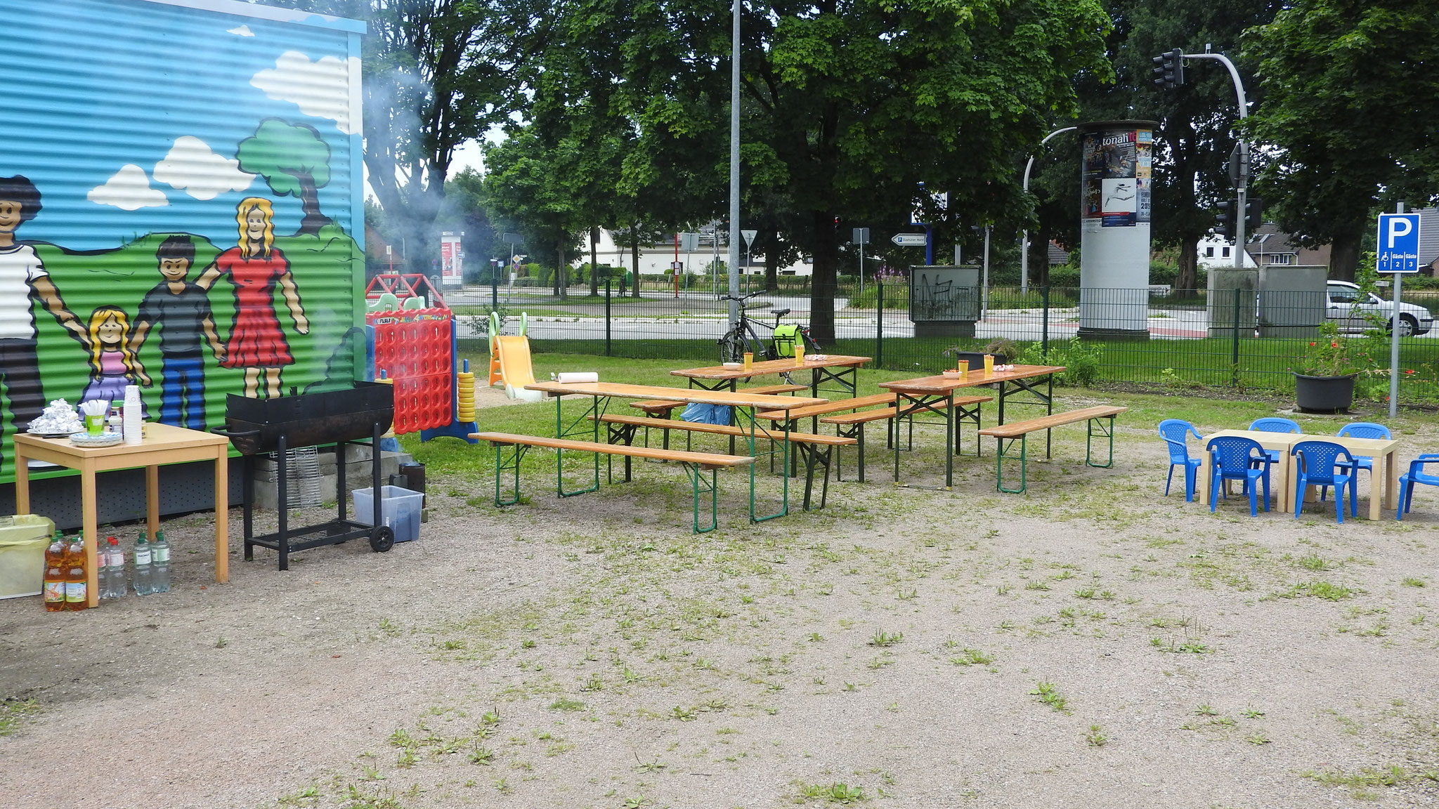 "Dankeschön"-Grillen beim Familienzentrum Glashütte / Es ist gerichtet, die Gäste können kommen ! 