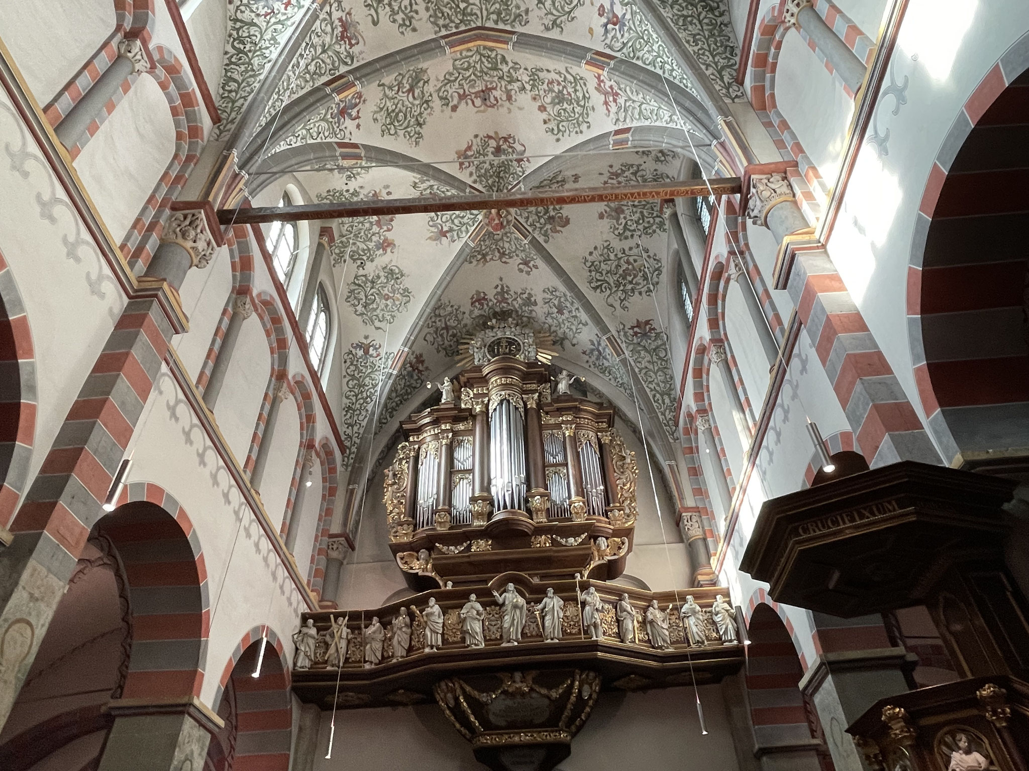 Abteikirche St. Nikolaus - Blick auf Deckengewölbe