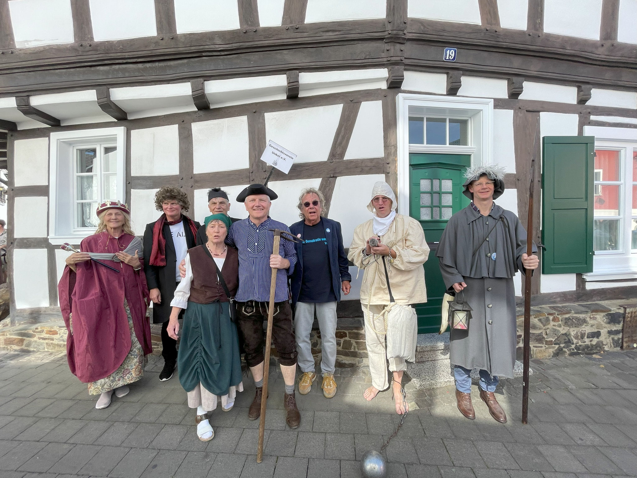 Das gesamte Nachtwächter-Ensemble... (jetzt auch mit Anton Kühlwetter)