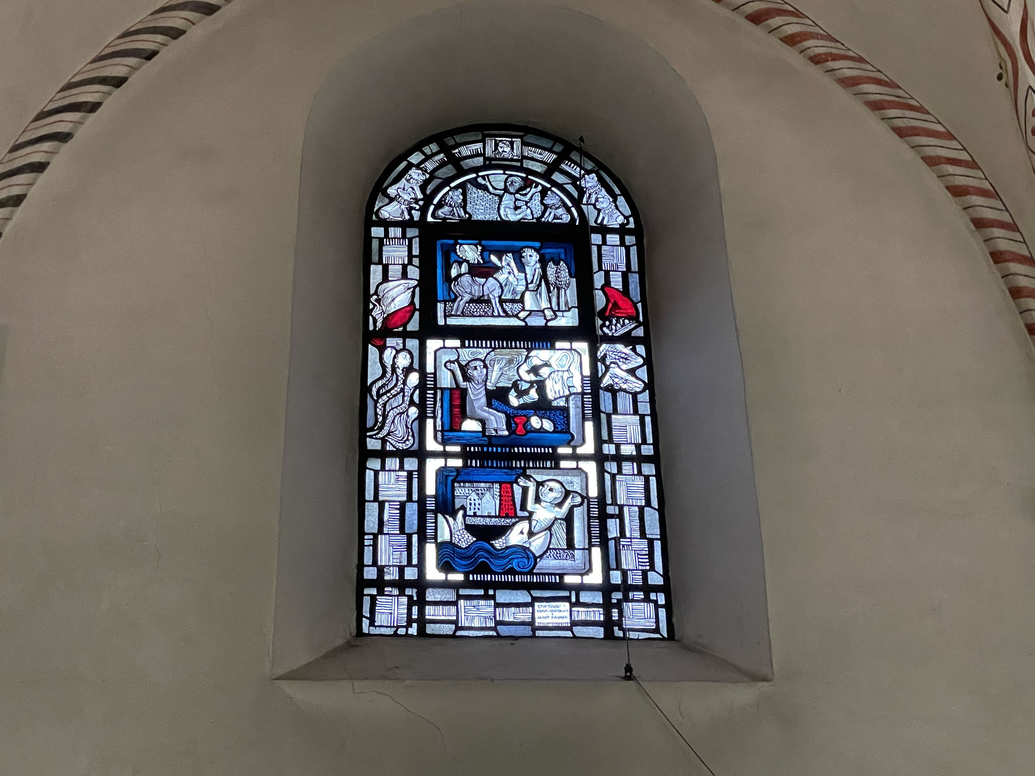 Abteikirche St. Nikolaus - Berühmtes Fenster der Pfarrkirche