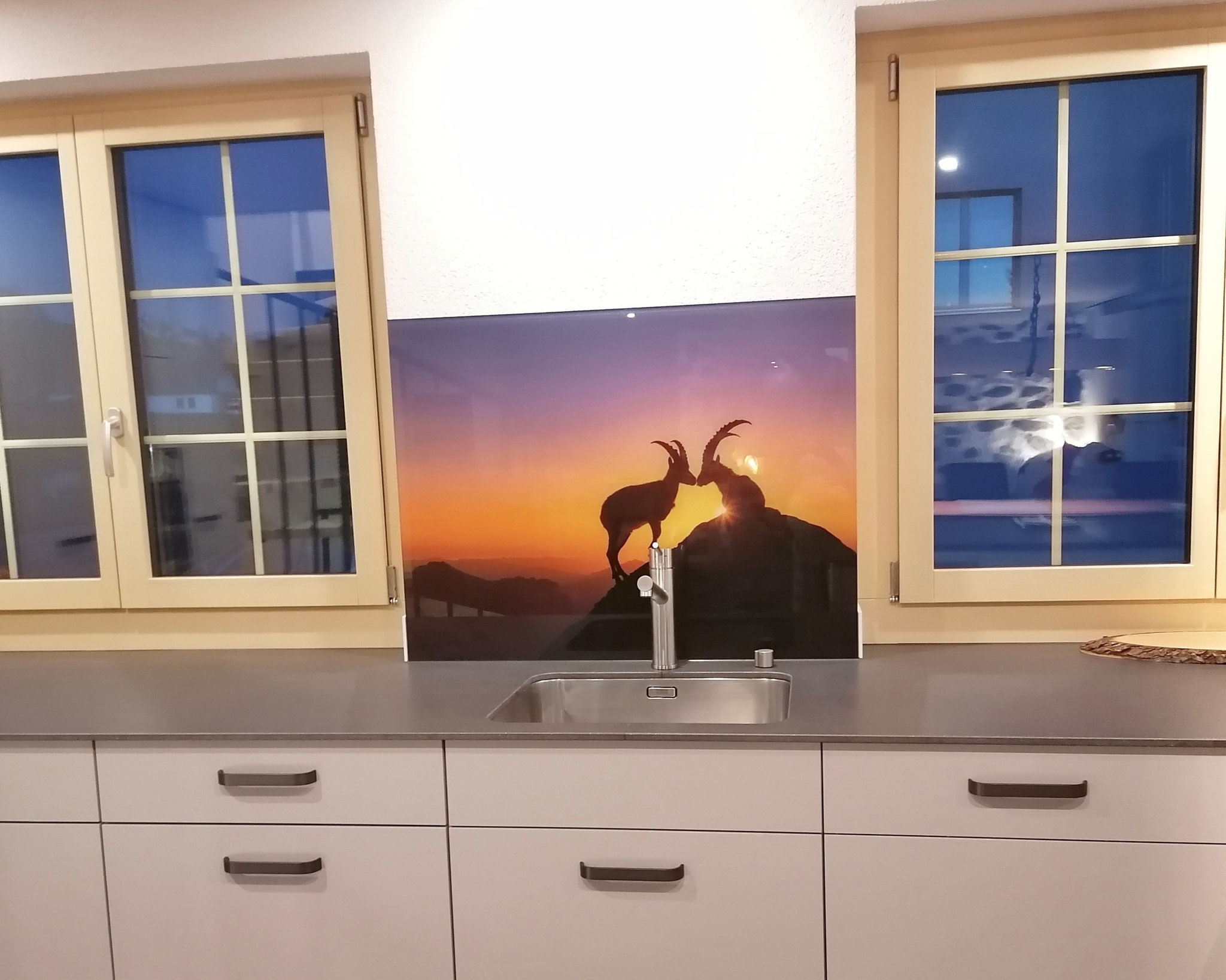 Kundenauftrag-Küchenrückwand-MorningKiss auf Glas