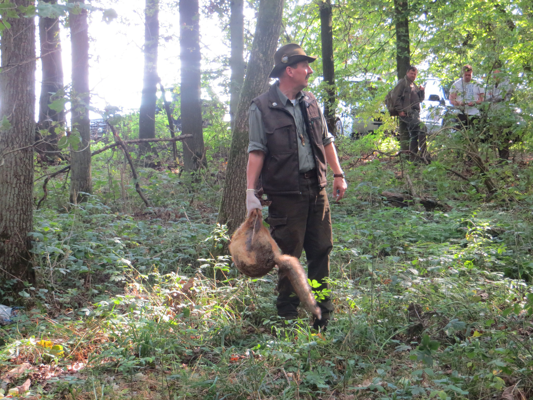 Andreas Deeg bringt den Fuchs ins Hindernis.