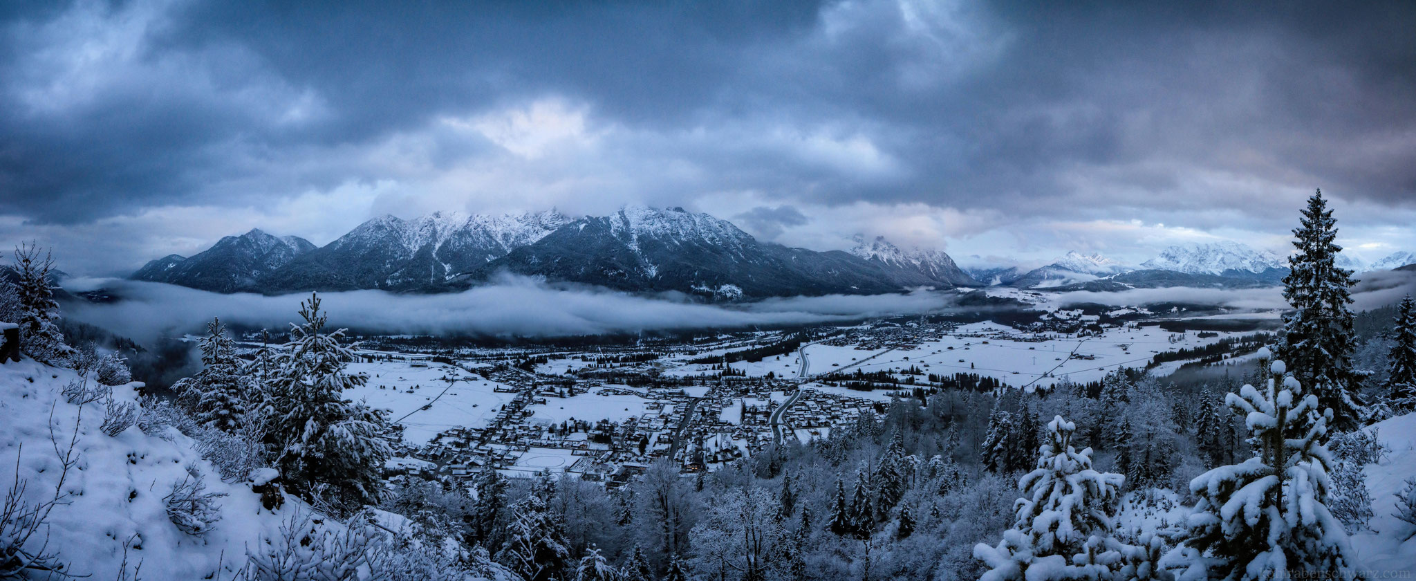 Blick vom Krepelschrofen auf die Alpenwelt Karwendel