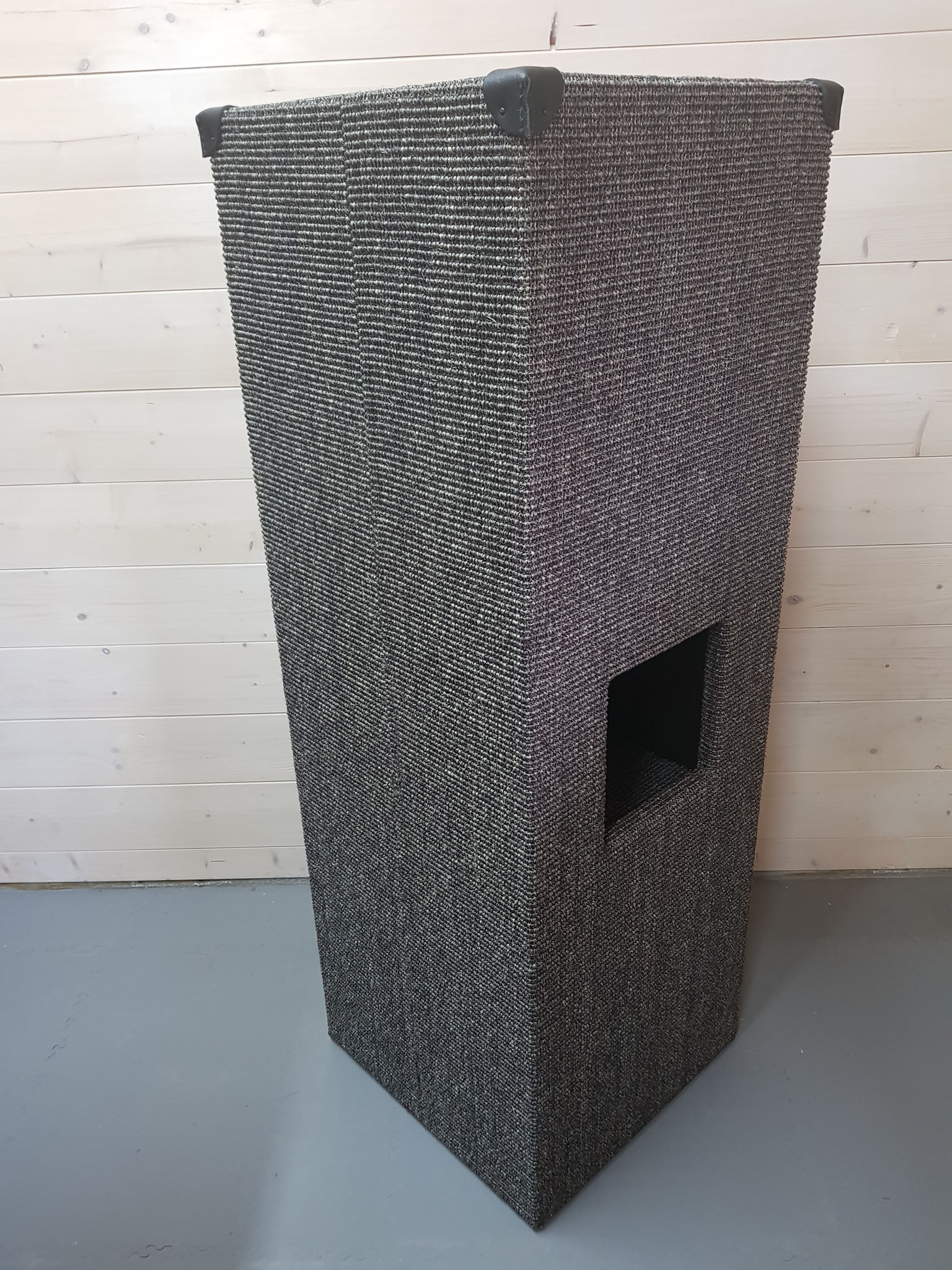 Pure Open Edge Large anthrazit, schwarz gebeizt mit Lederecken