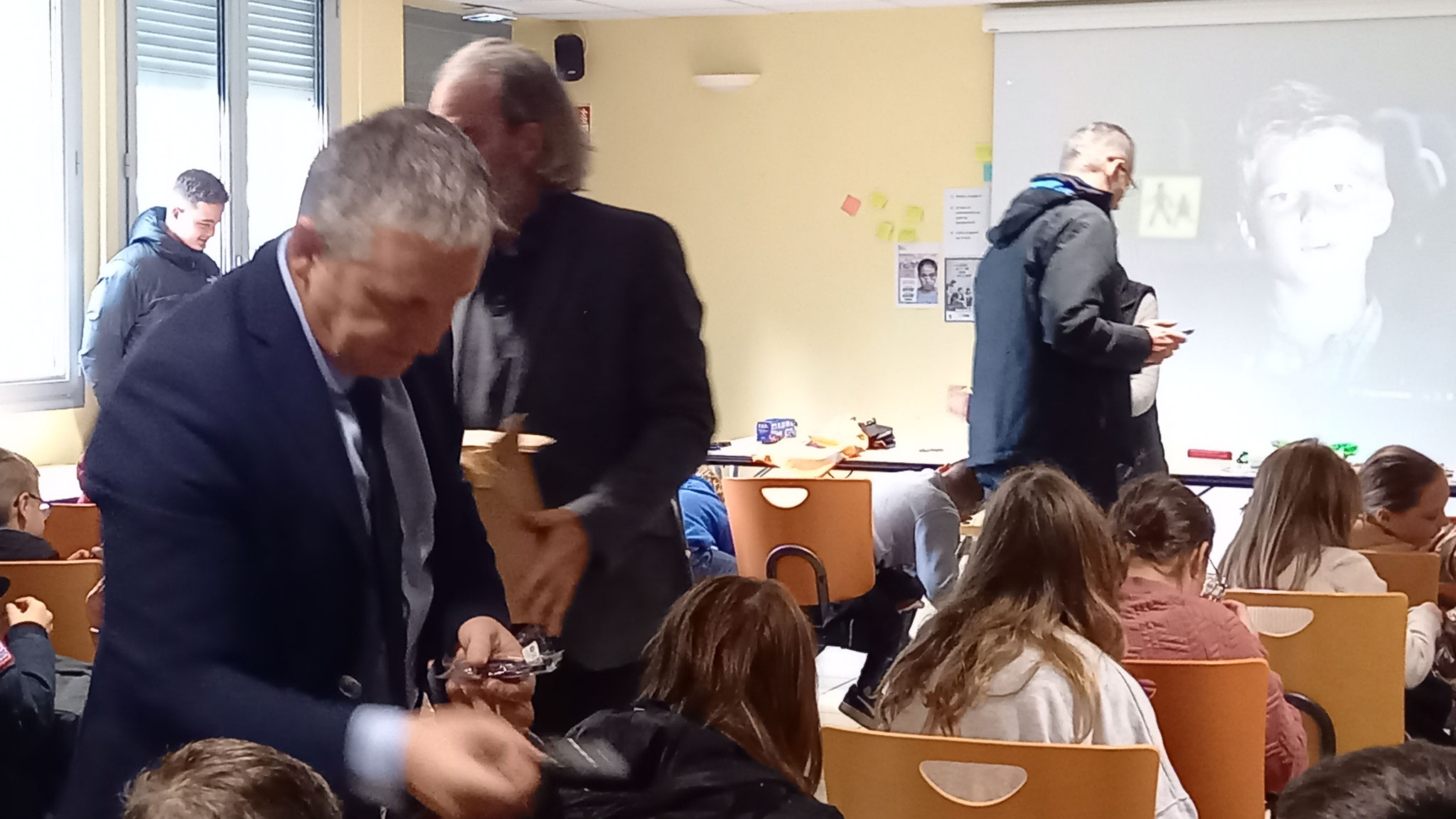 SAINT-ÉTIENNE-AU-MONT COLLÈGE PAUL ÉLUARD LE 17 NOVEMBRE 2022