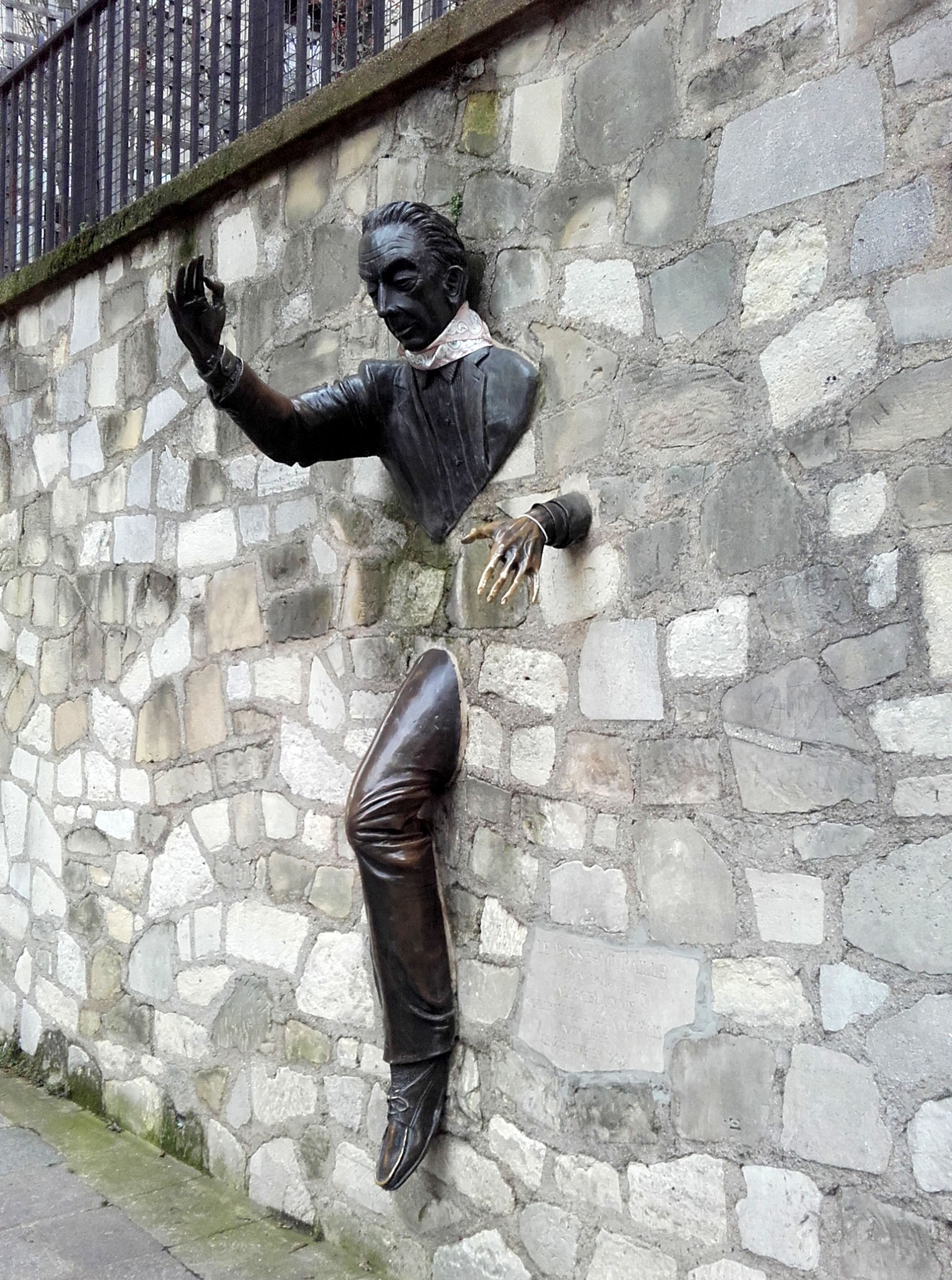 Le perce muraille à Paris