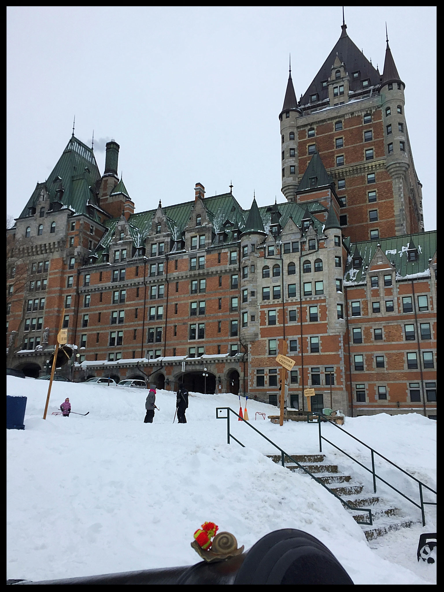 ...devant le Château Frontenac...