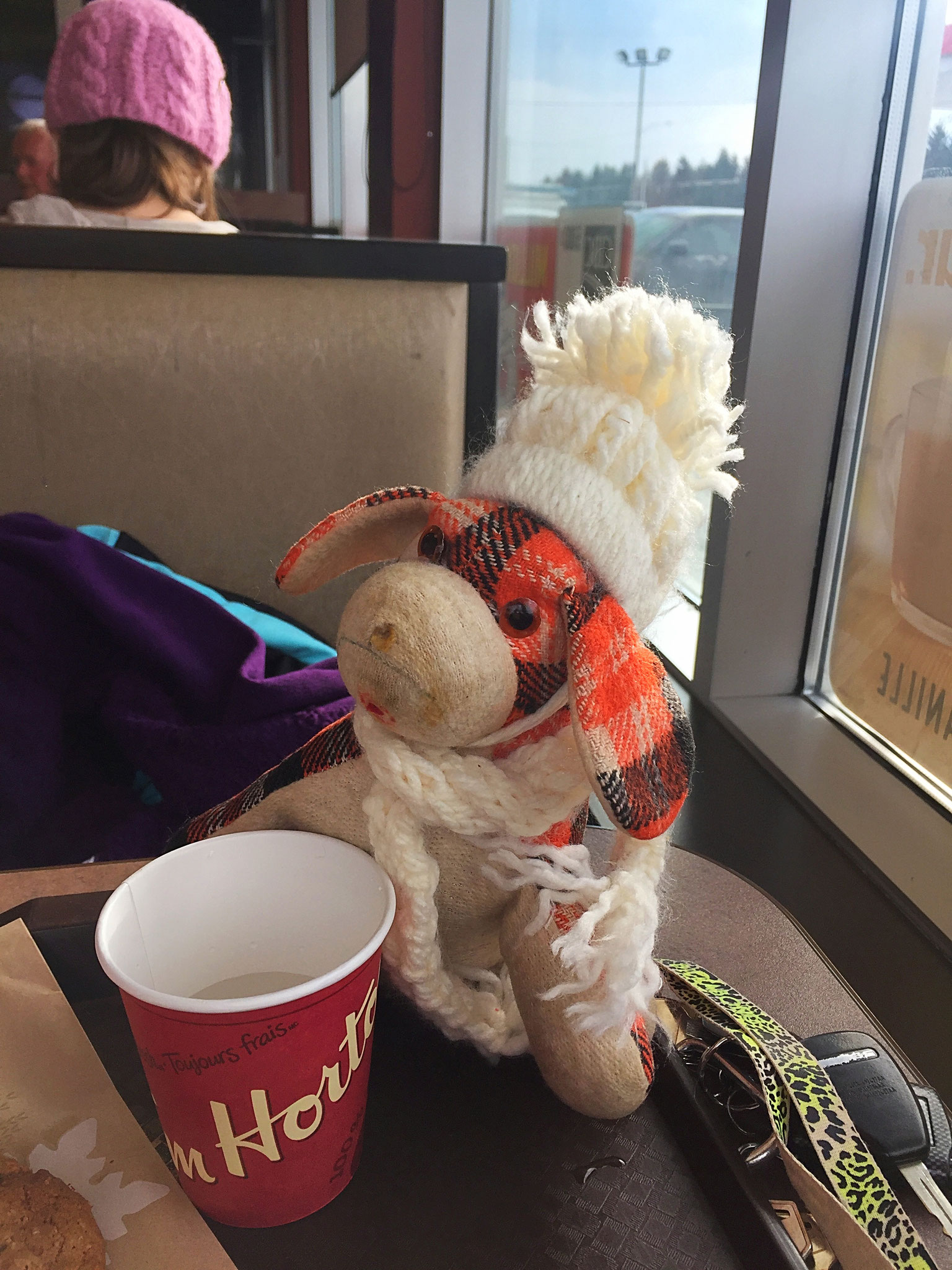 ....boit un petit coup au Tim Hortons...