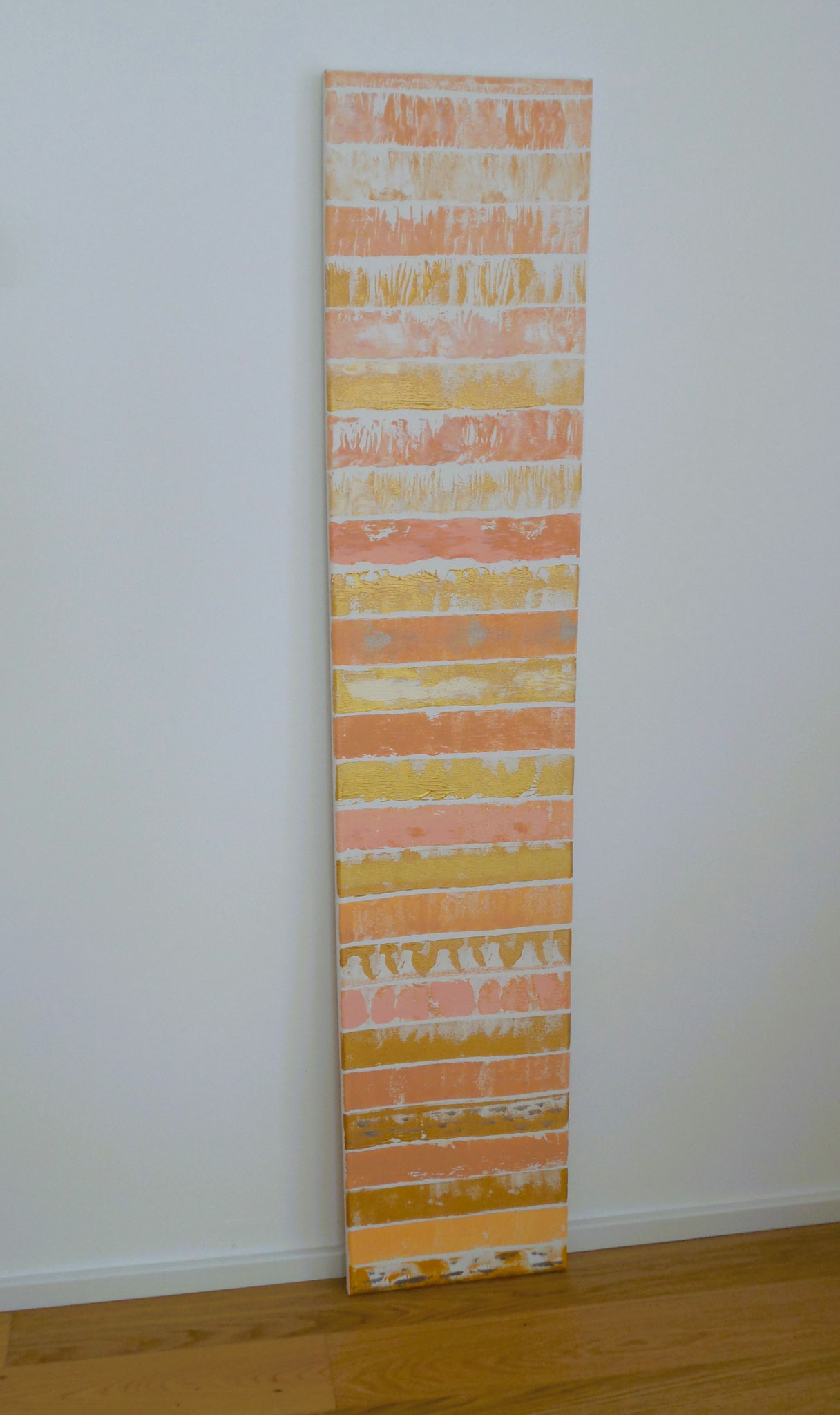 Das hohe Acrylbild stellt einen eleganten Blickpunkt im Raum dar. Es steht für feine Gefühle, Sanftheit und Konsequenz.
