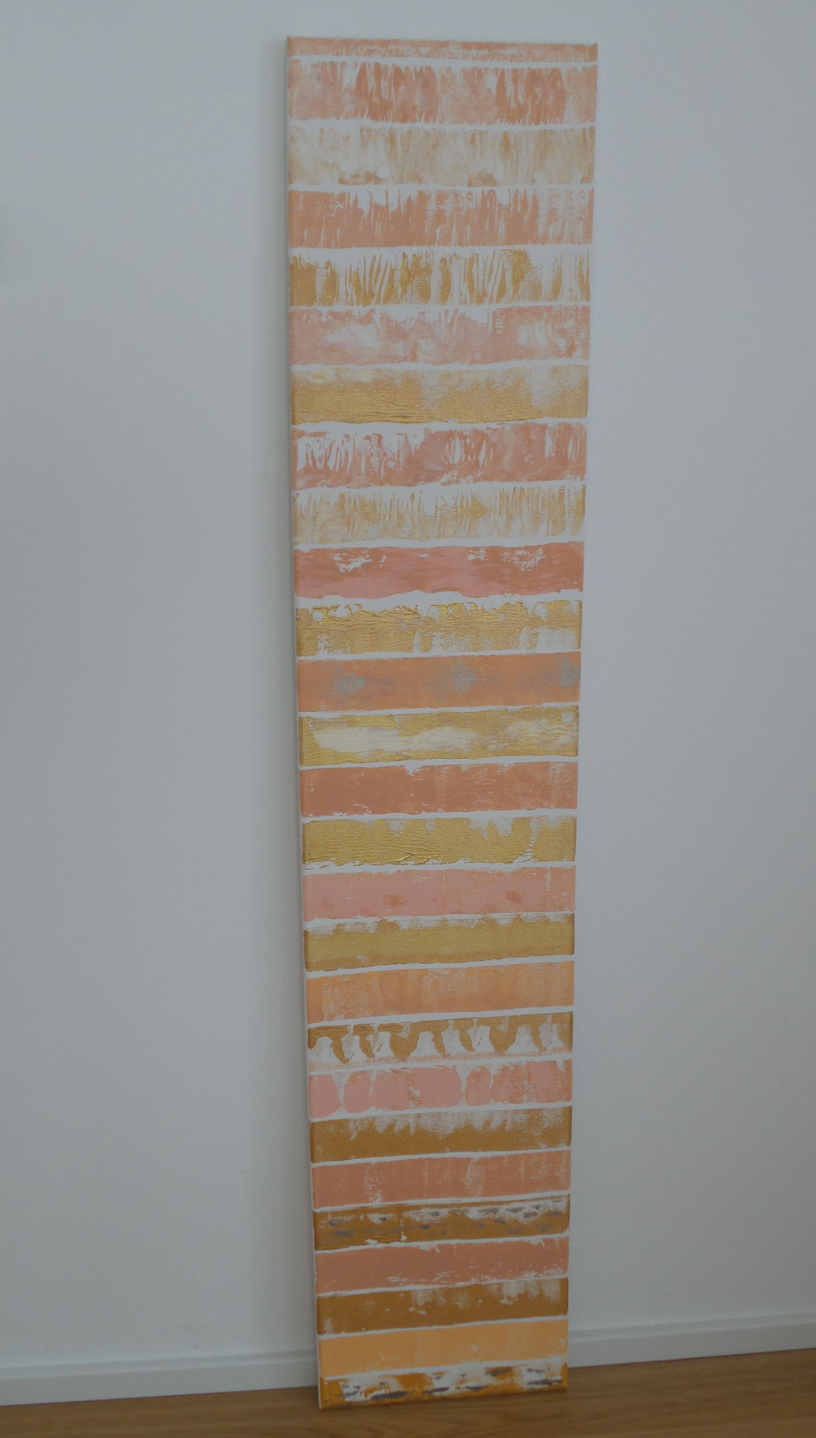 Sanftheit gepaart mit Langmut, Acrylgemälde in sanften Nuancen von Rose und Gold