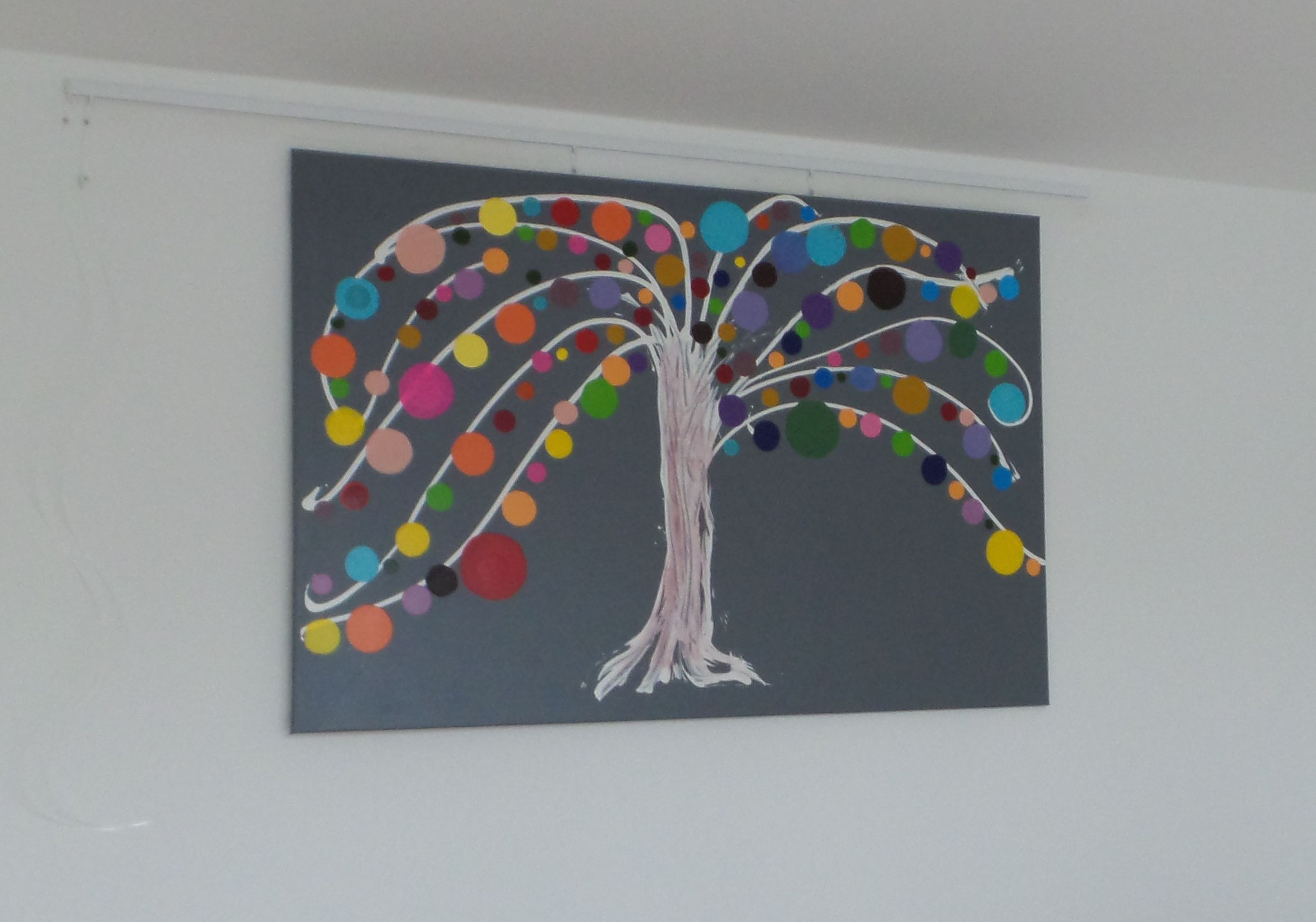 Das Acrylgemälde "Smartiesbaum" steht für reiche Ernte und Freude.