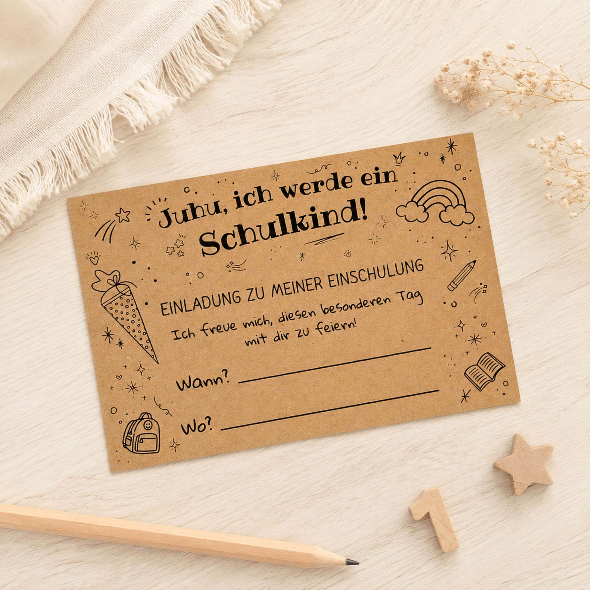 Einladungskarte zur Einschulung auf Kraftpapier als PDF-Druckvorlage zum Ausfüllen, Drucken und Verteilen.