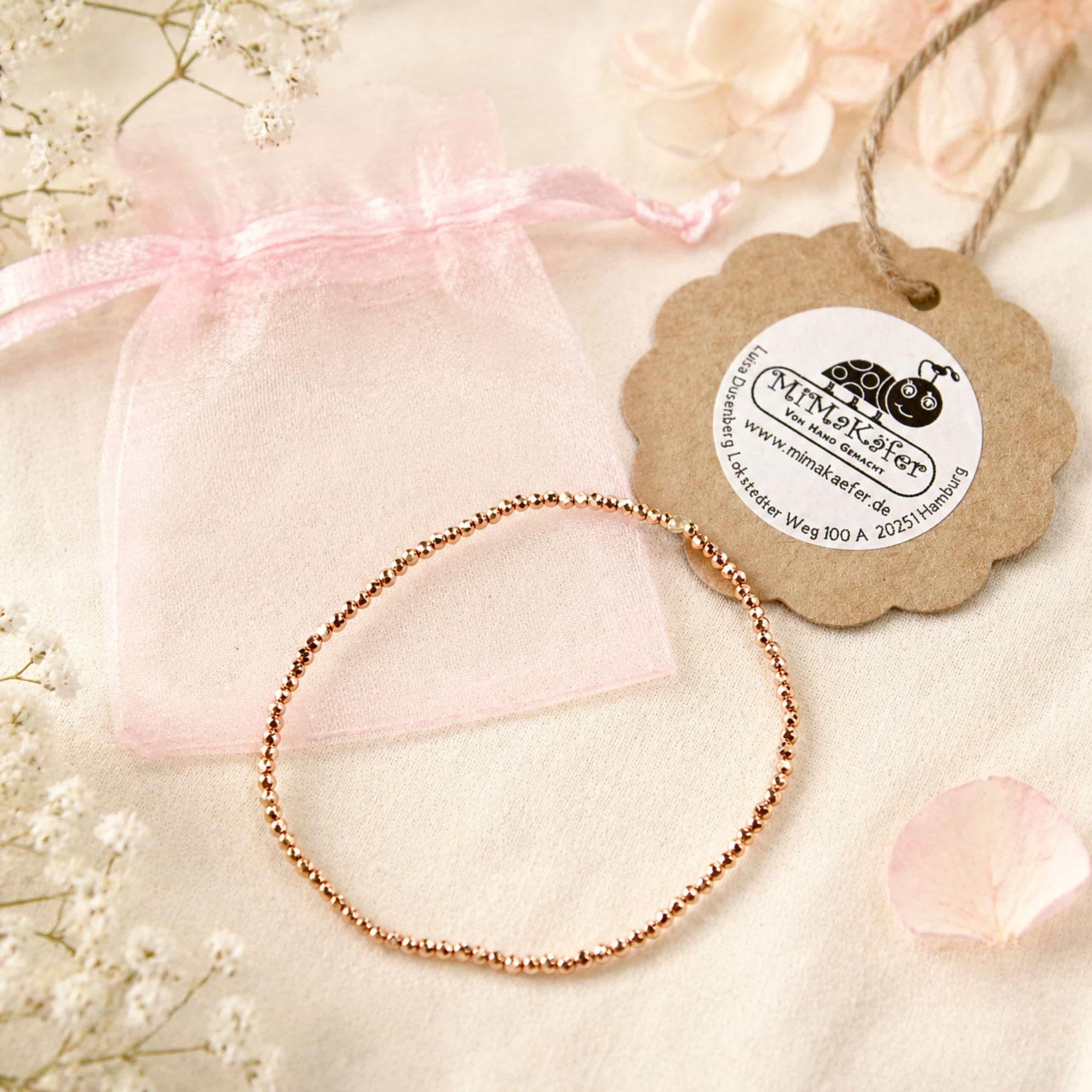 Roségold-Armband mit Organza-Säckchen, Hangtag und Trockenblumen.