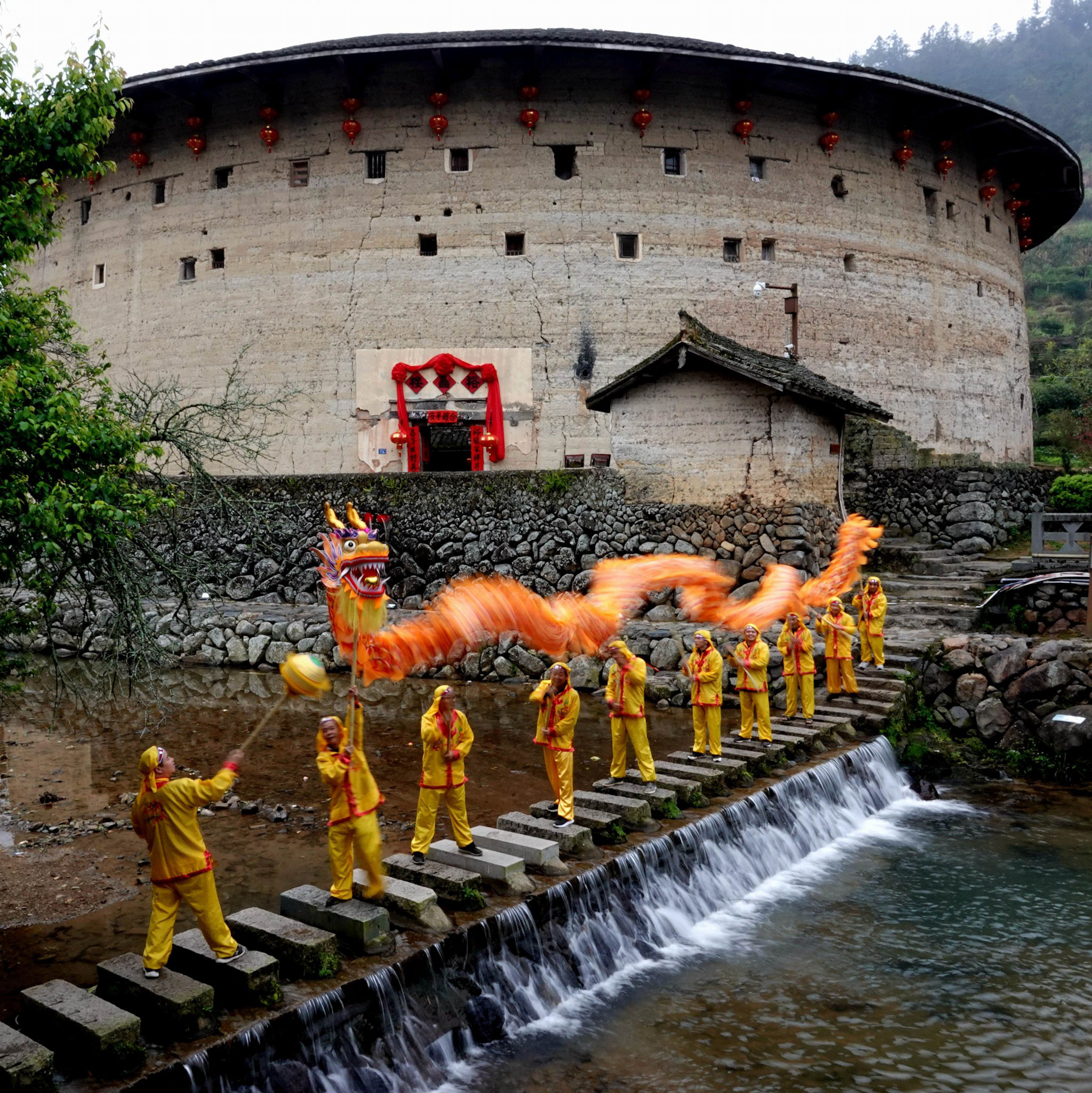 SHE Jiahu (China)-Dragons take off in Tulou