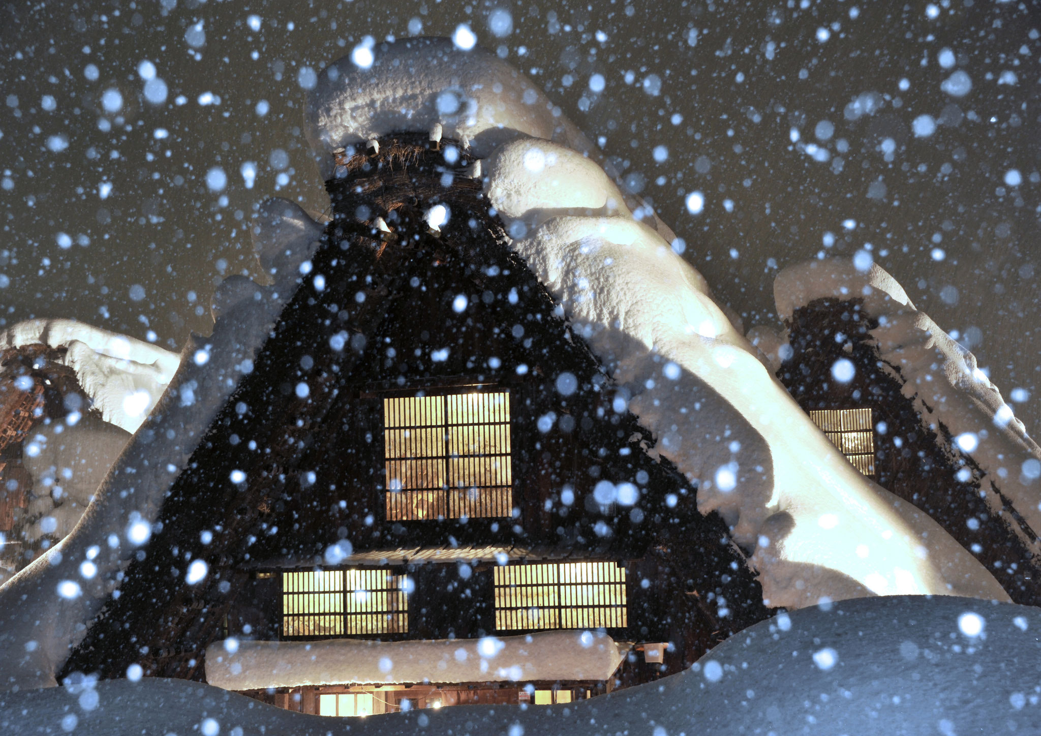 Kazuaki Kamikura (JP) - Shirakawa-go with heavy snowfall - Shirakawa-go cu ninsori abundente - 豪雪の白川郷