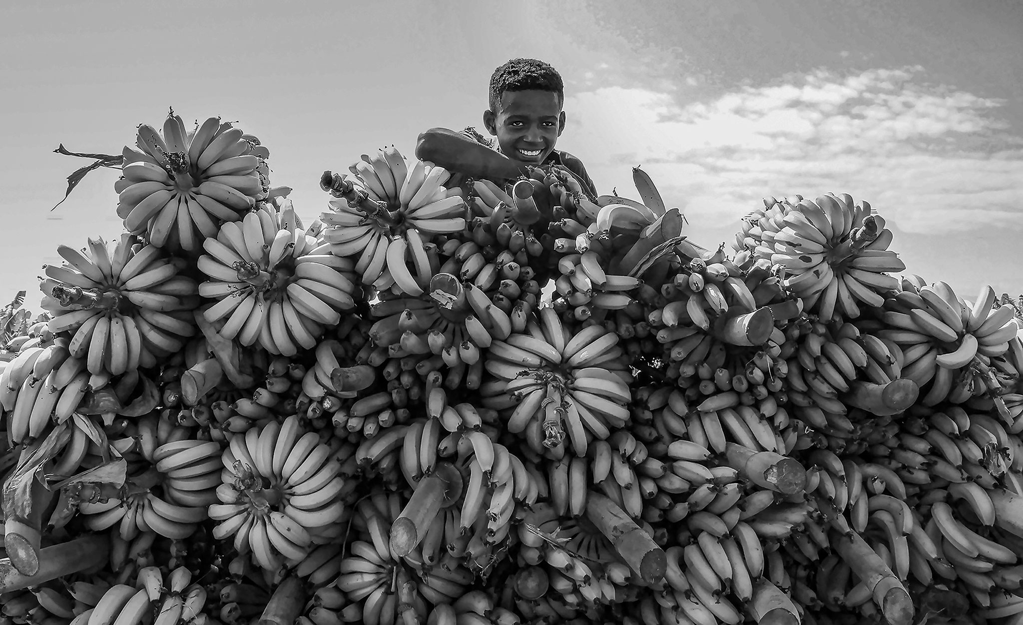 Ahmed Al-Abdulaal (Saudi Arabia) - Kid selling bananas bw