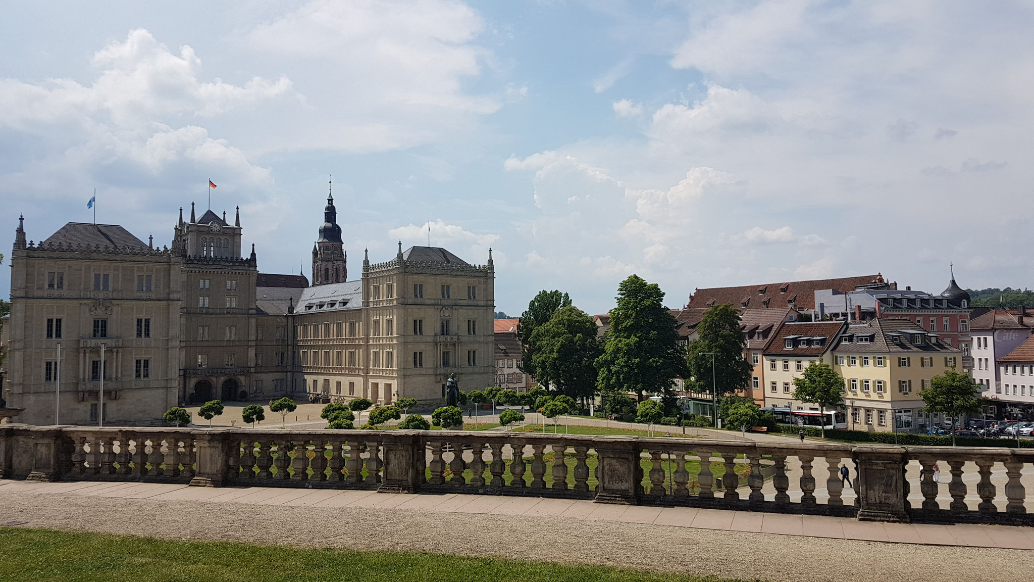 Blick vom Hofgarten auf die Ehrenburg