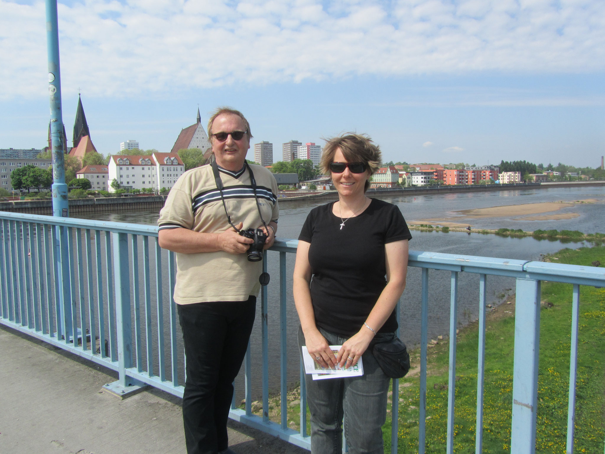 Stephan und Dunja auf der Brücke zwischen Slubice und Frankfurt / Oder