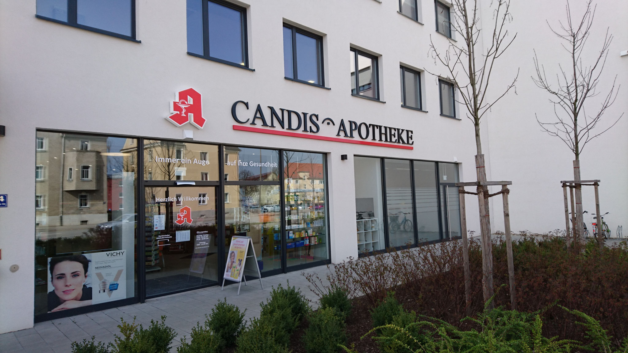 Candis Apotheke Regensburg, Außenansicht Straubinger Straße