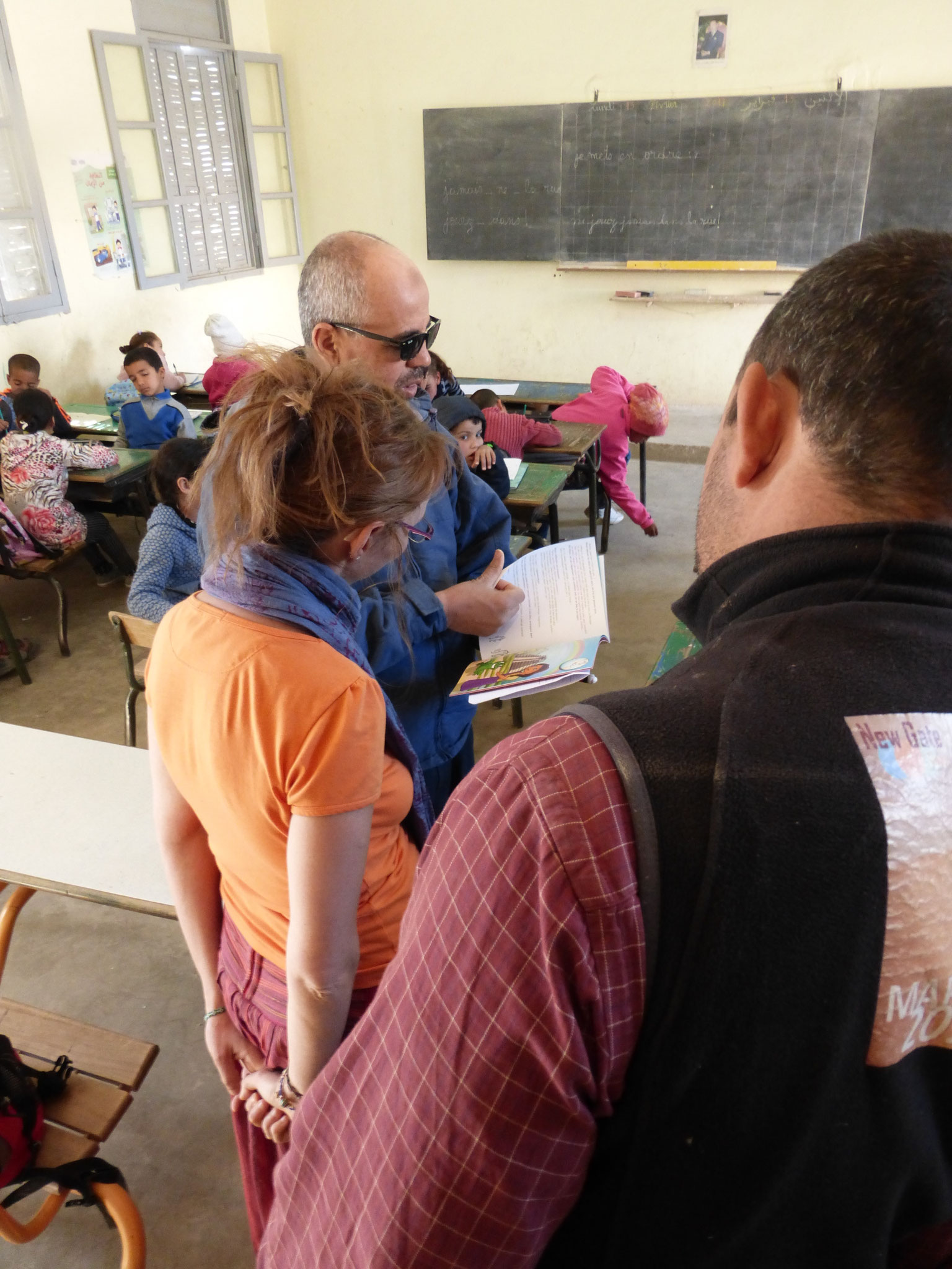 "Hiya et la clé du Bonheur" offert aux enfants de l'école de Merzouga, Maroc.