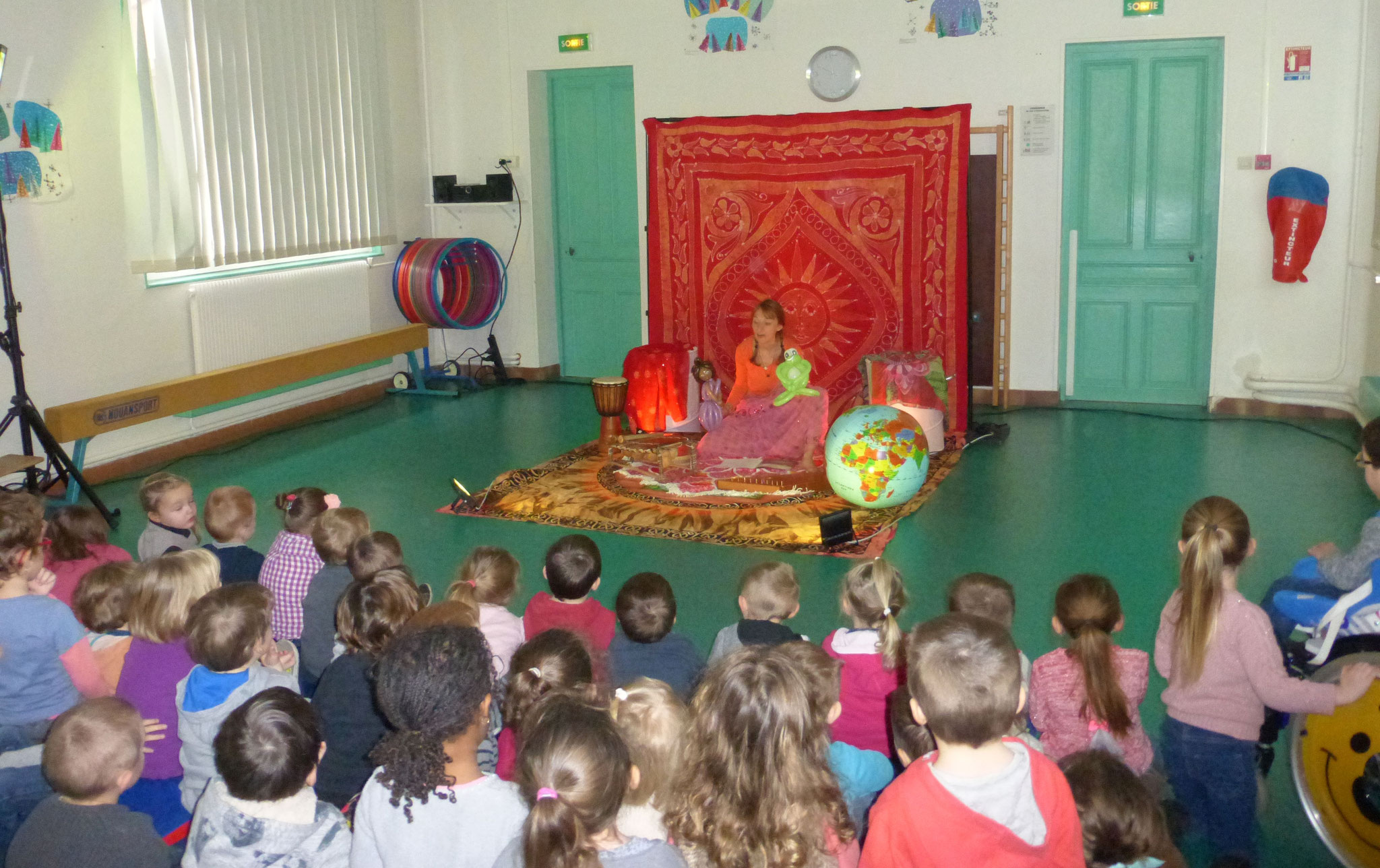 conte école fraternité, Hiya et la clé du bonheur