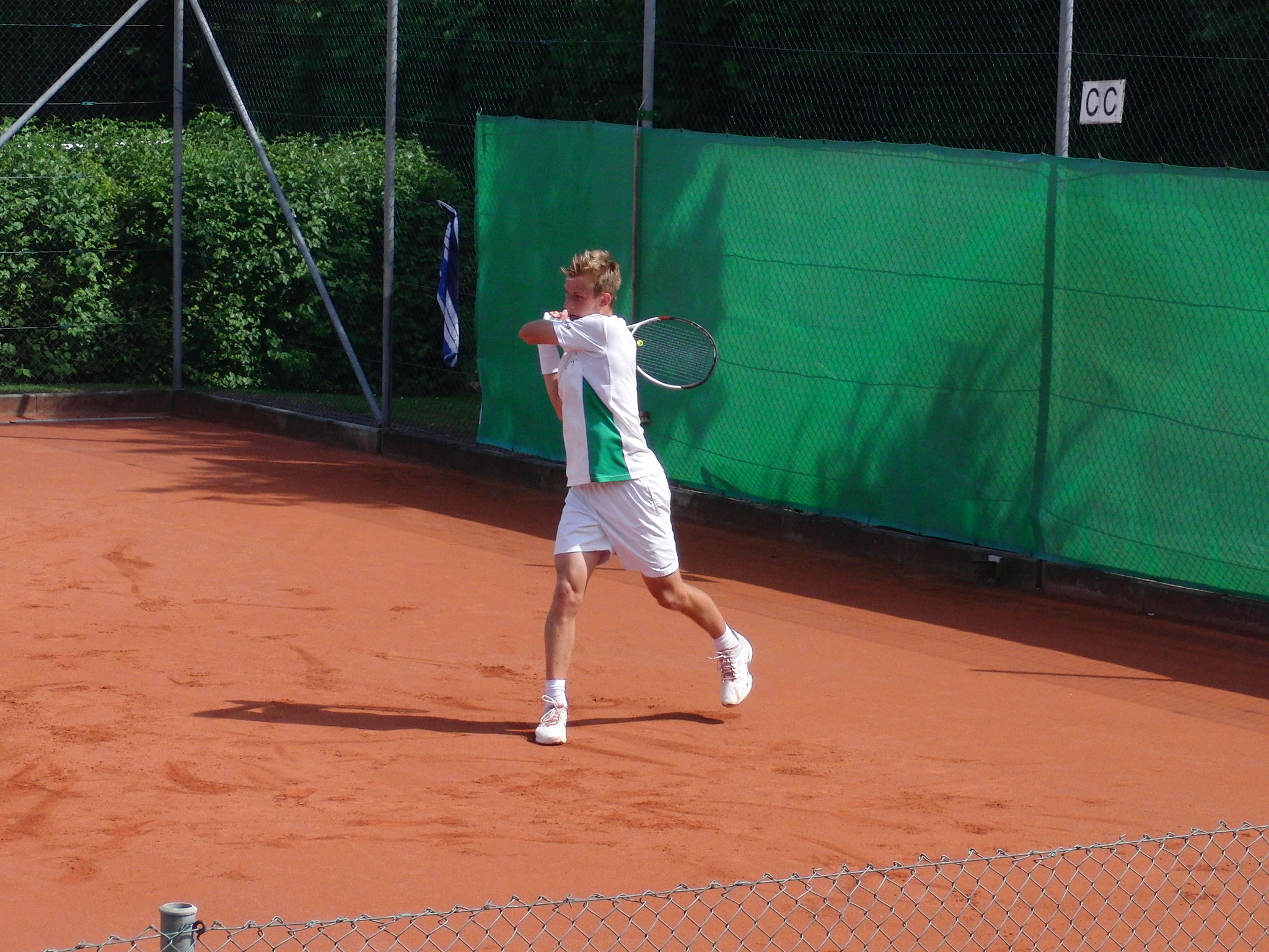 Slideshow - Turnierzweiter Tim Heger (1. TC Rot-Weiß Wiesloch e.V. / BAD)