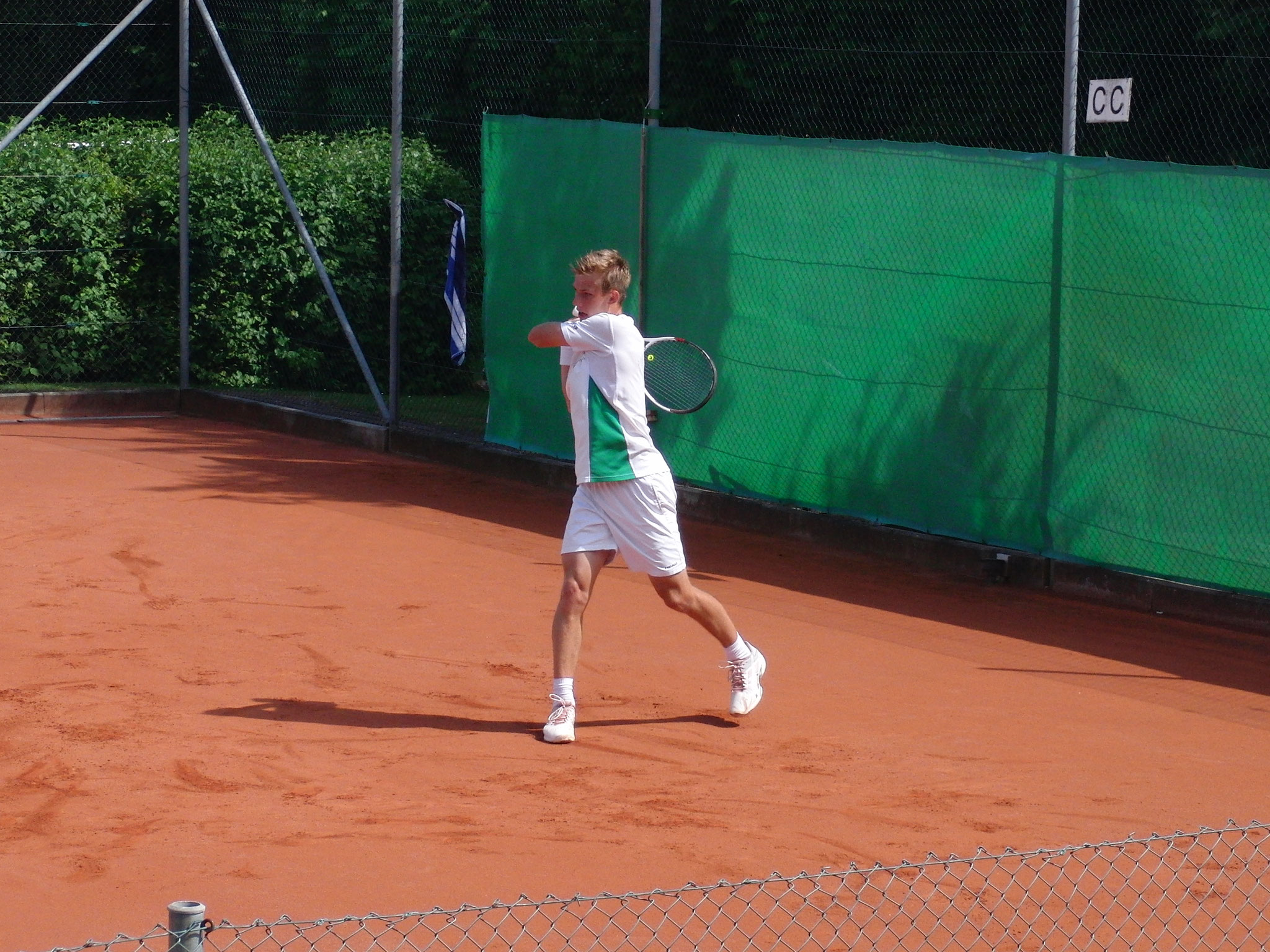 Slideshow - Turnierzweiter Tim Heger (1. TC Rot-Weiß Wiesloch e.V. / BAD)