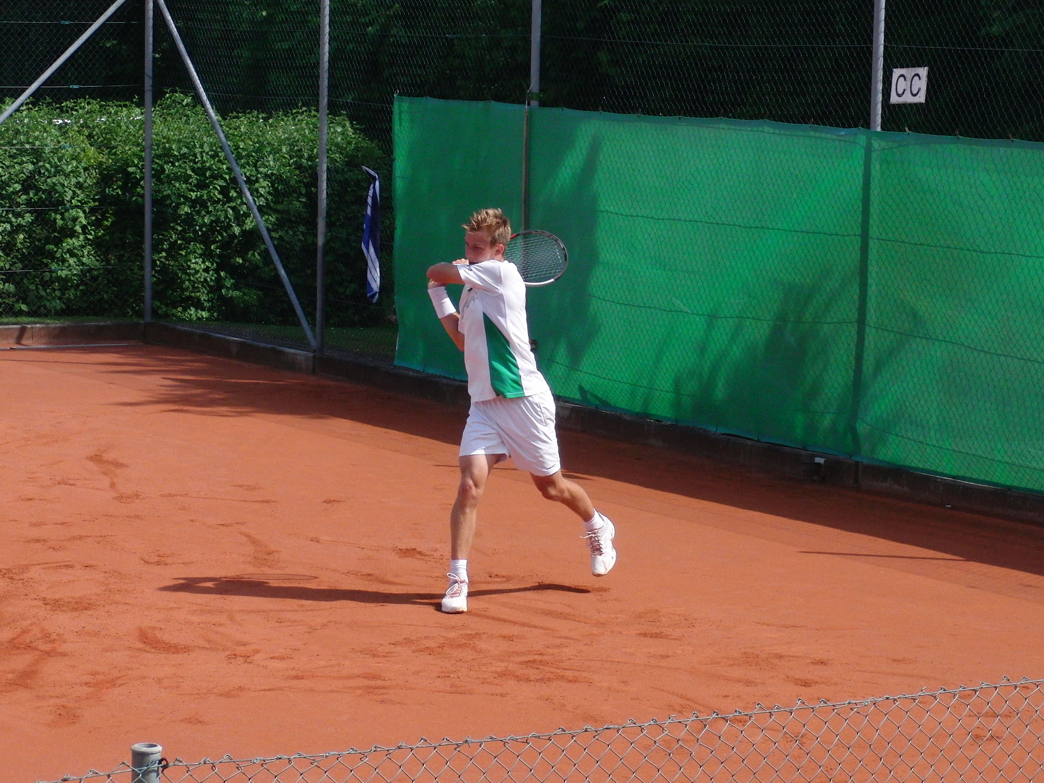 Slideshow - Turnierzweiter Tim Heger (1. TC Rot-Weiß Wiesloch e.V. / BAD)