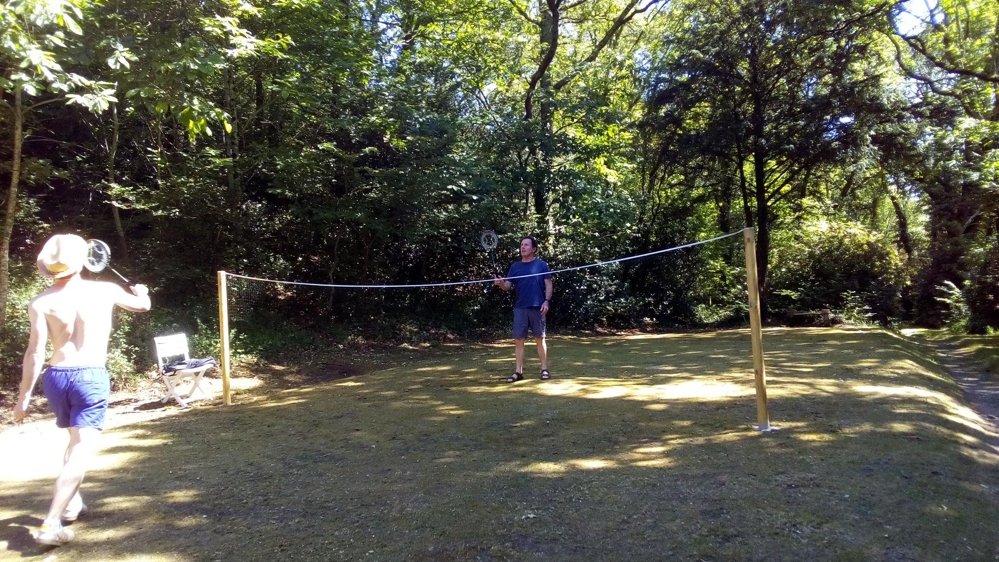 Badminton, basket, jeux de boule, lectures... Détente assurée !