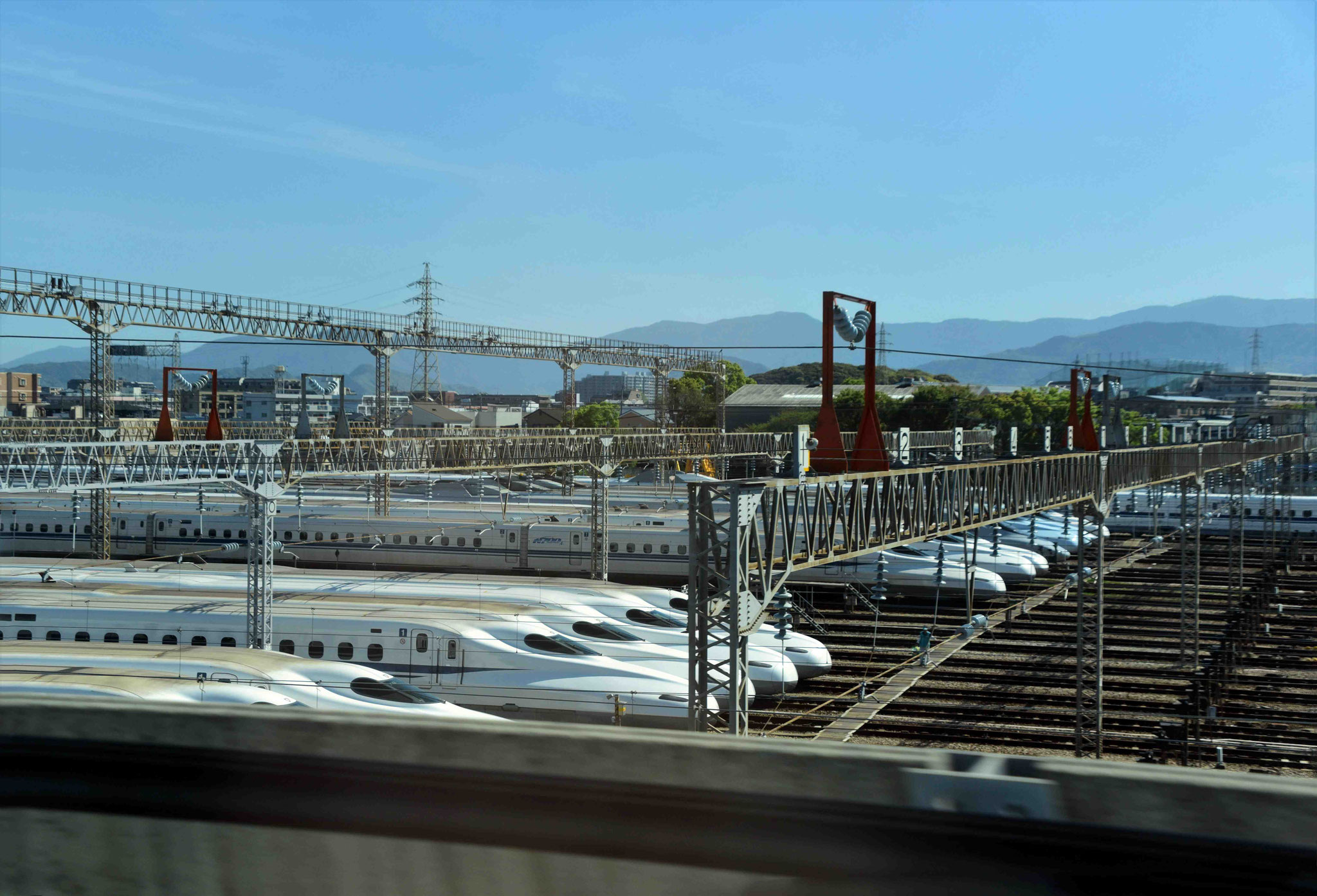 Shinkansen in Reih' und Glied