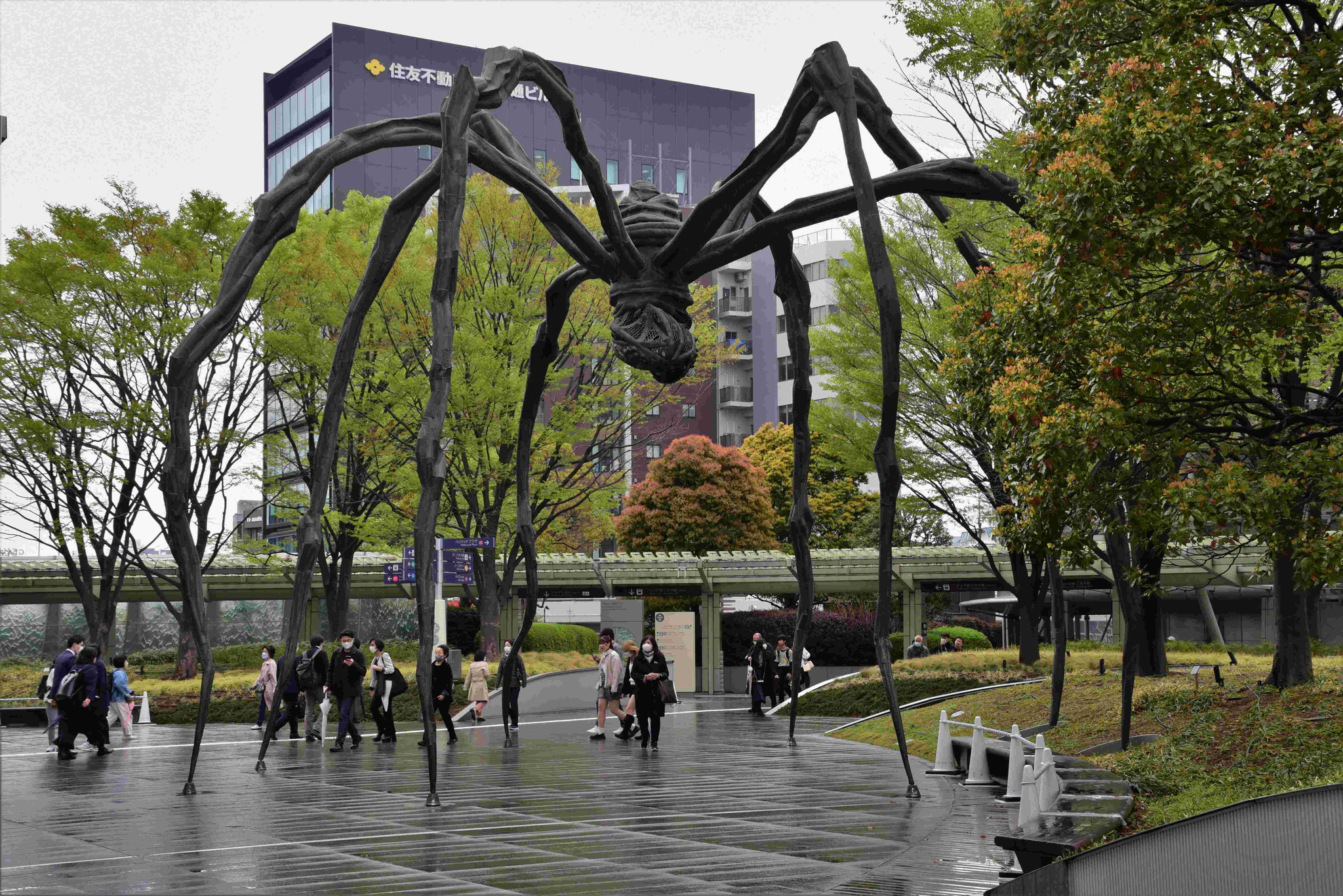 Maman - die Spinne von Louise Bourgeois