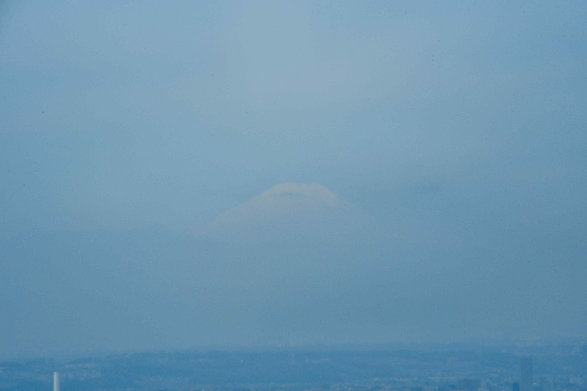 In der Bildmitte im Dunst in der Mt. Fjui ganz schwach erkennbar