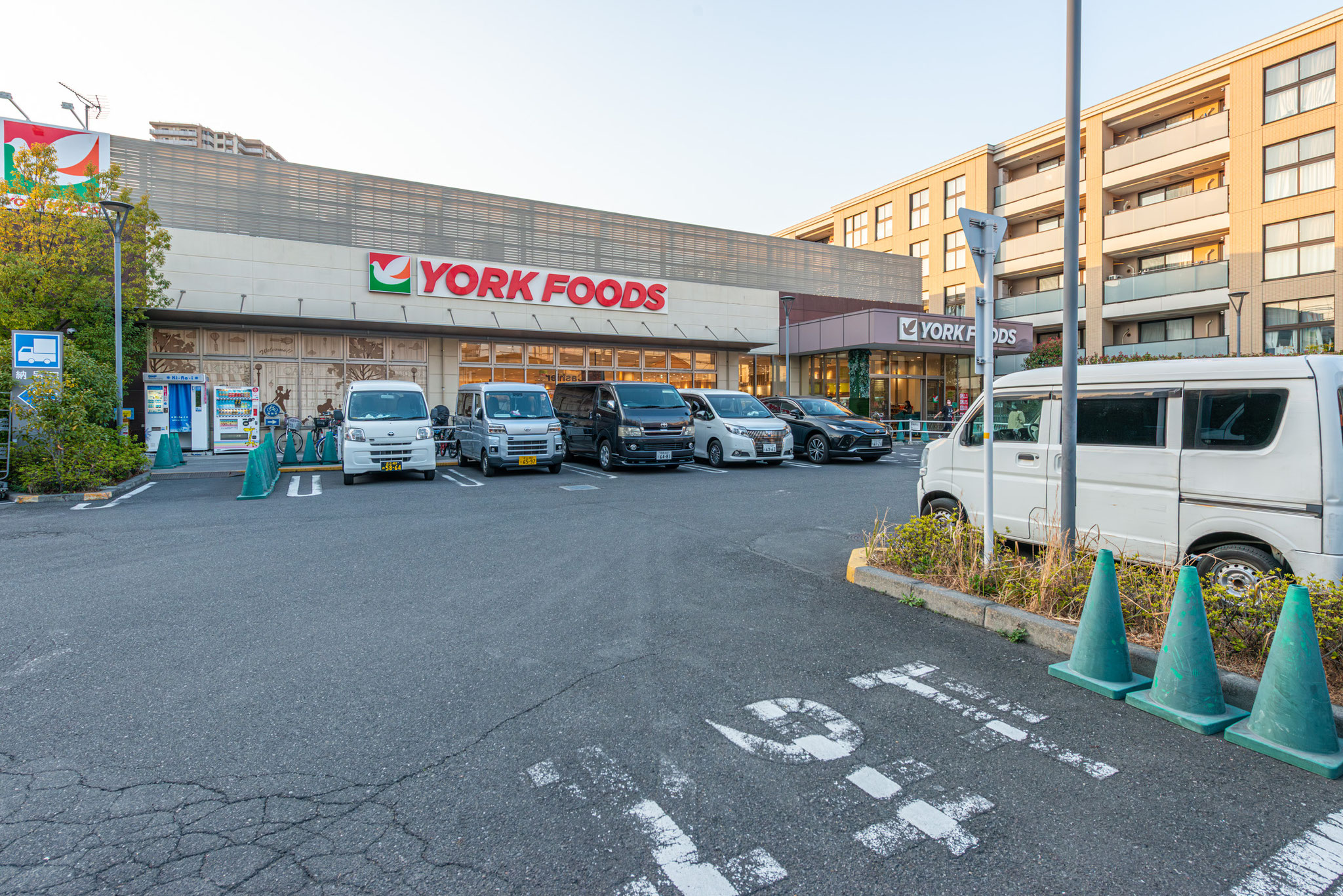 ヨークフーズ三ノ輪店（850m）