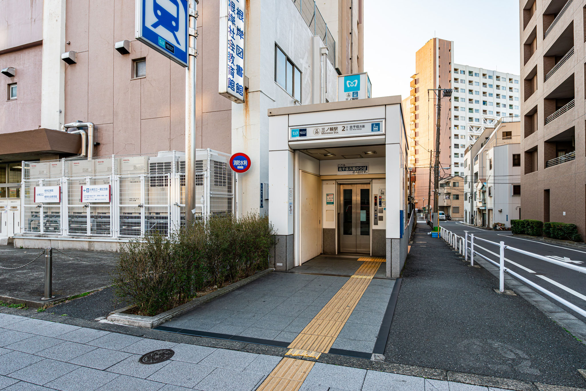 東京メトロ日比谷線「三ノ輪」駅エレベータ口（500m）
