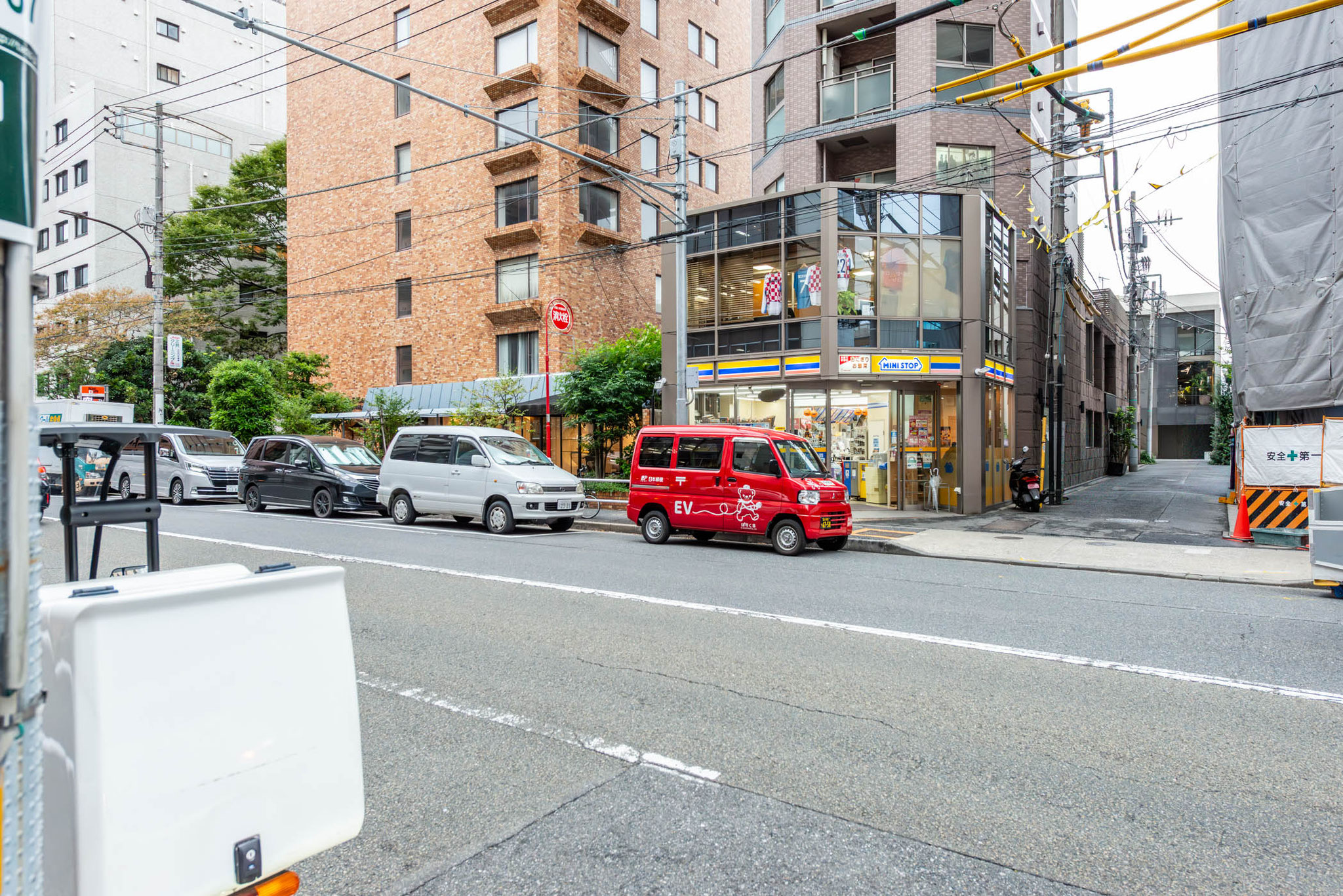 ミニストップ南青山6丁目店（80m）