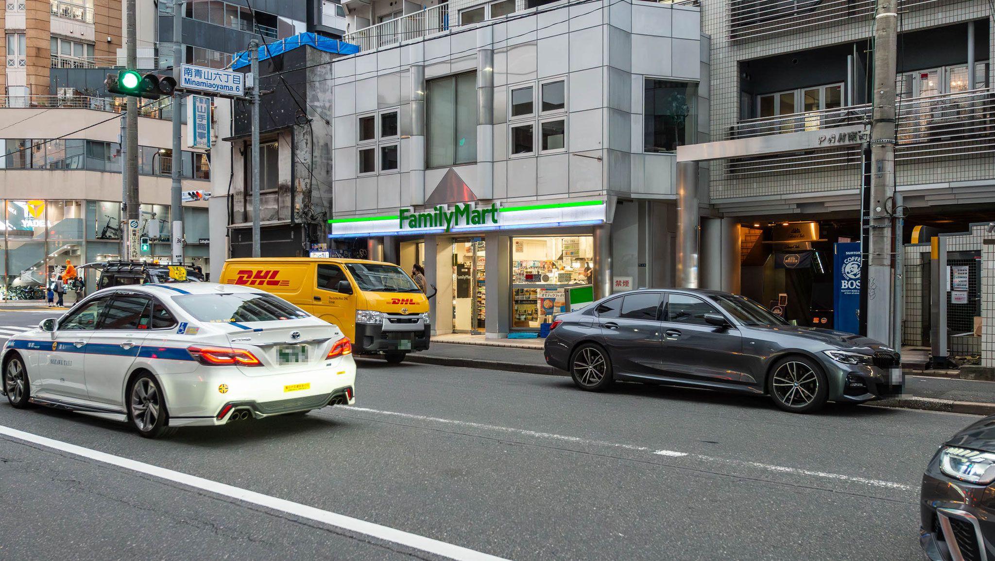 ファミリーマート南青山六丁目店（120m）