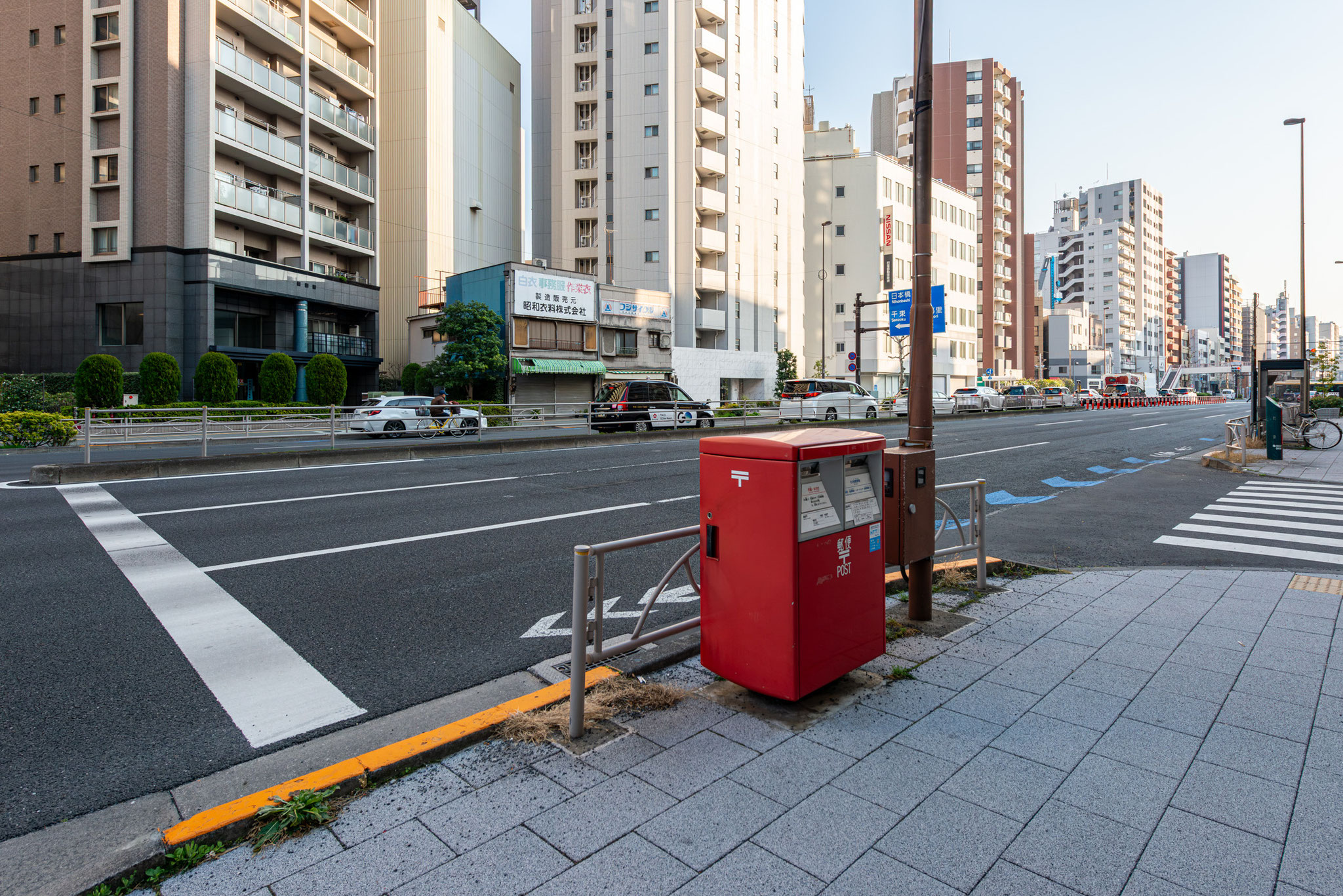 最寄りのポスト（下谷警察署の前　30m）