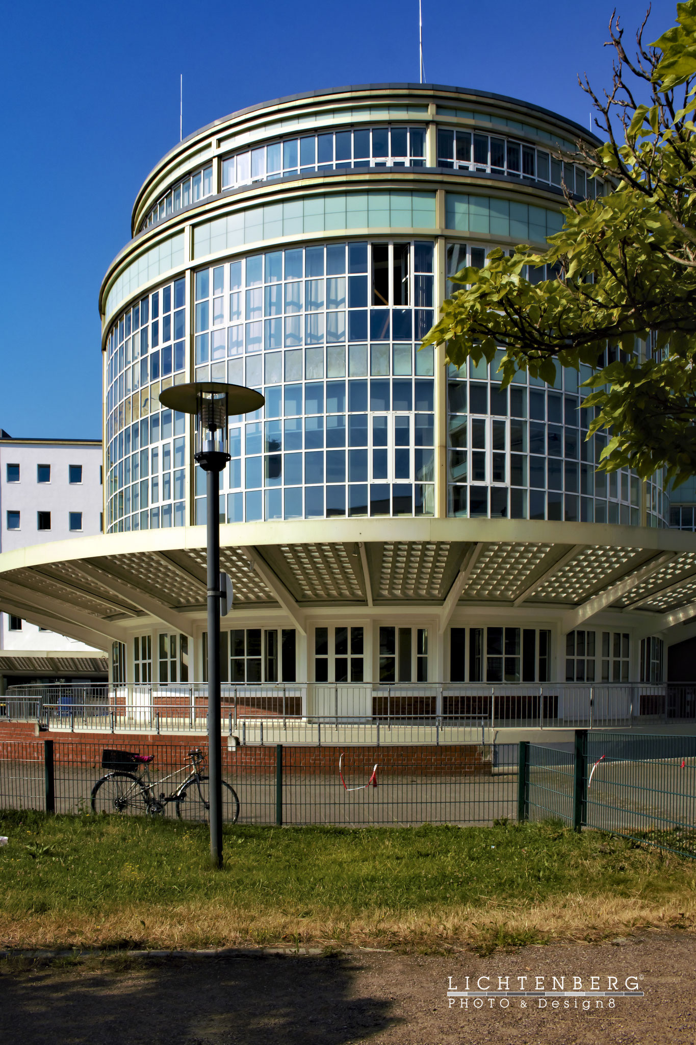 Rondell in Grün-Blau, 4711 Gebäude