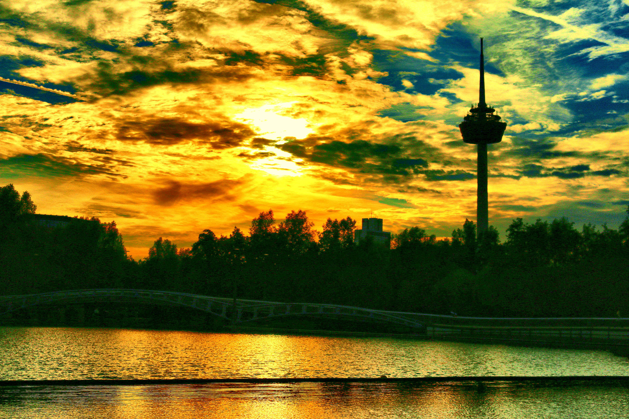 'Fernmeldeturm im zauberhaften Licht' | 'Telecommunications tower in the enchanting light', left Rhine side, DE