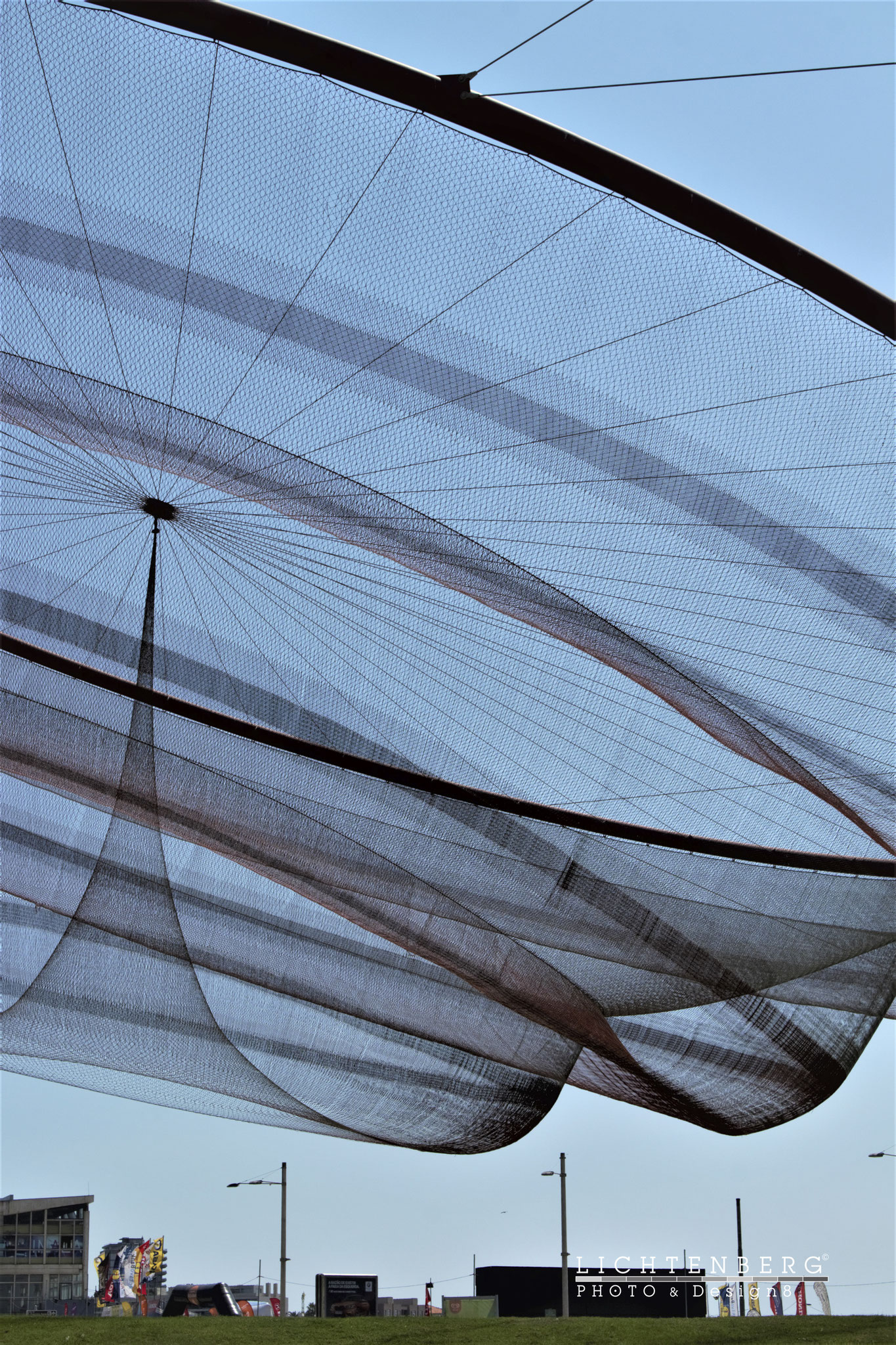 'Riesengroße Licht-Installation' | 'Gigantic light installation', EU 