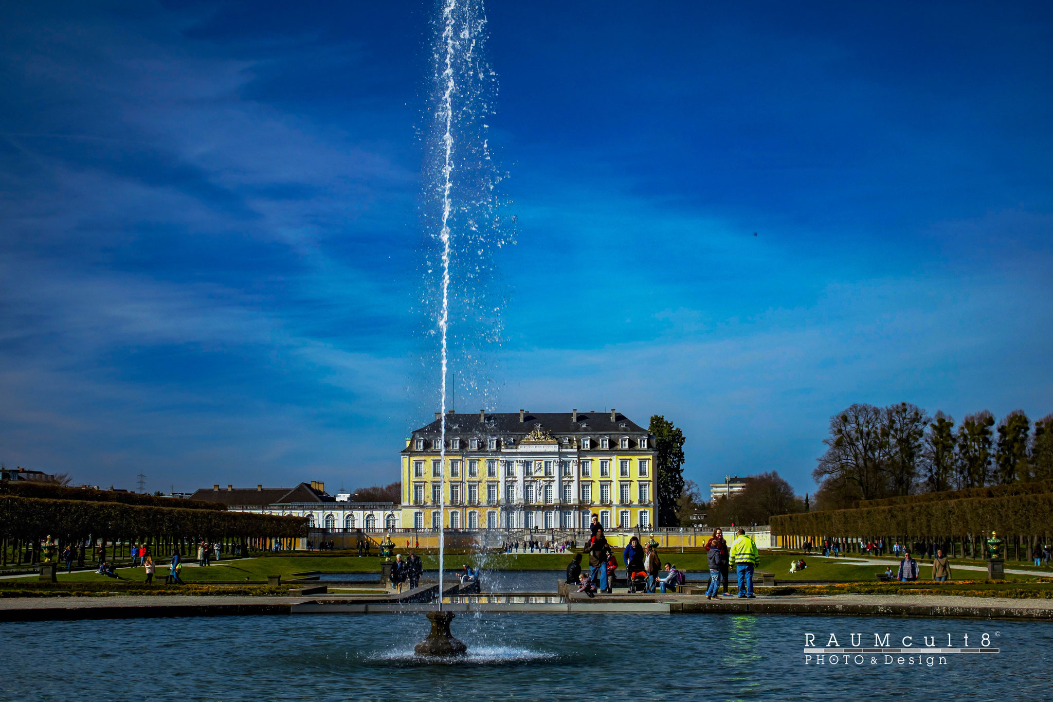 'Bedeutsames Schloss Augustusburg und Springbrunnen' |  'Important castle Augustusburg and fountain', DE