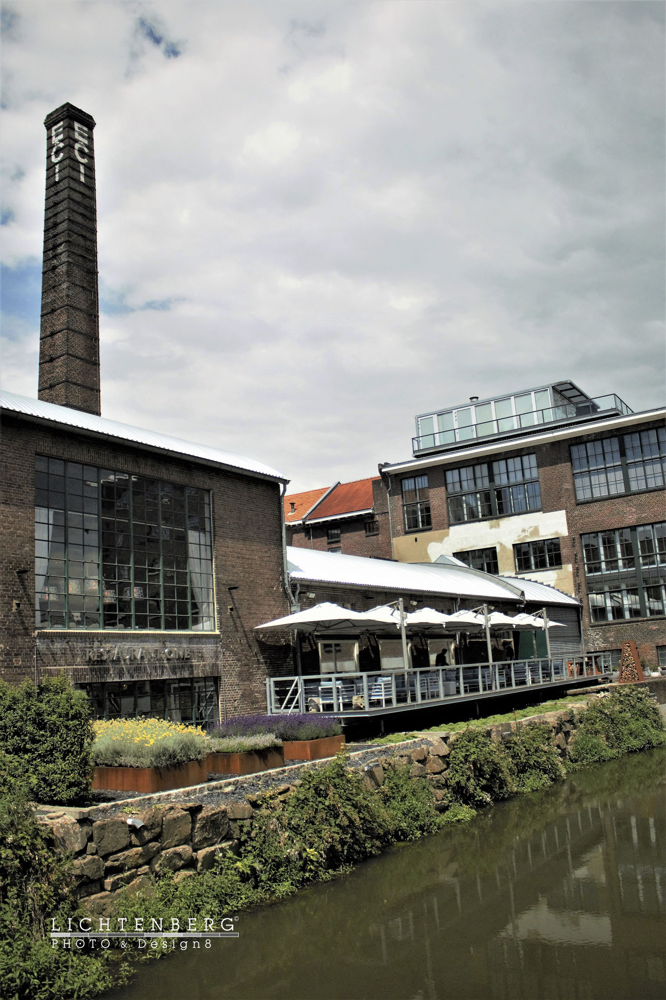 Historischer Kaminschacht & Fenster