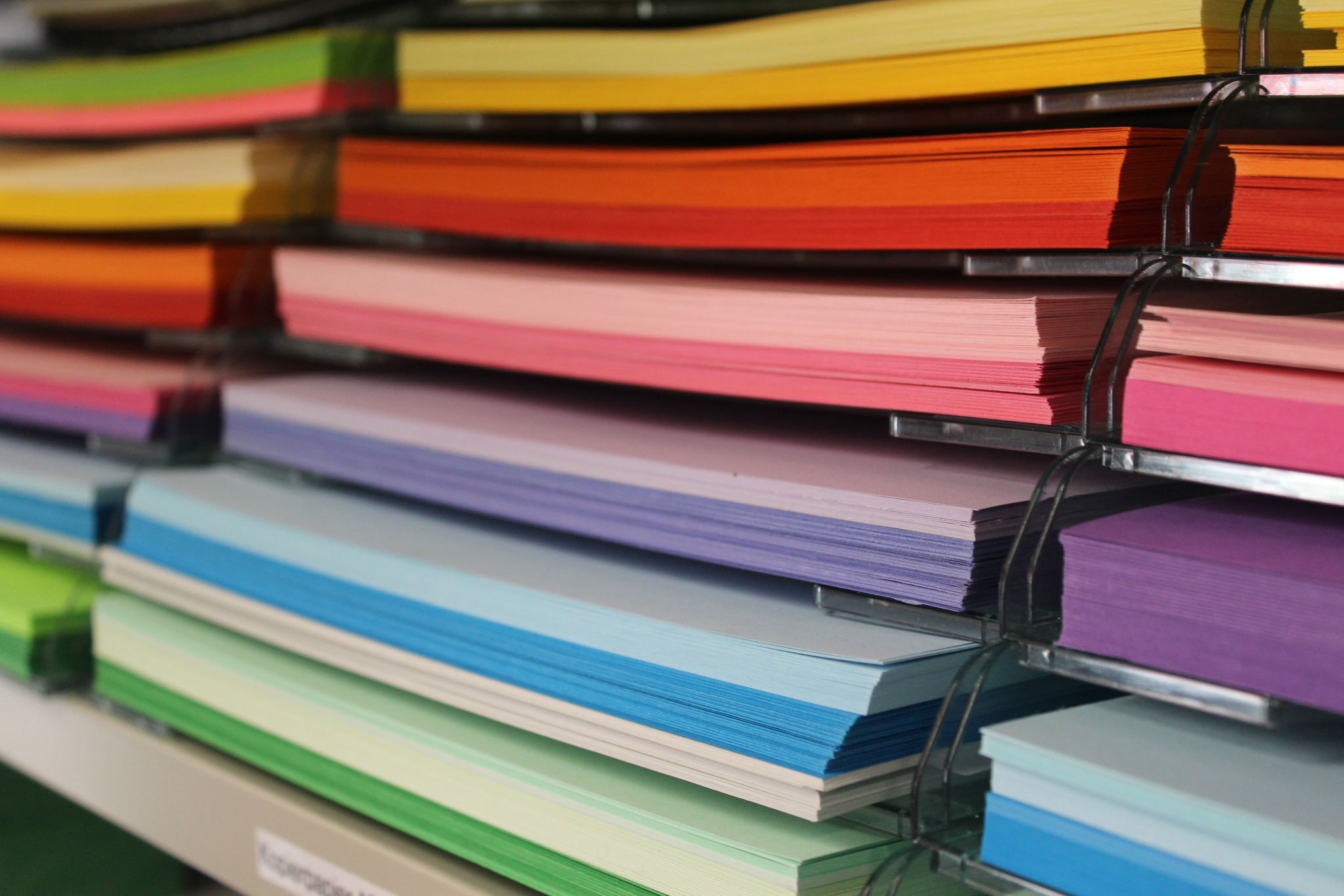 Kopierpapiere in verschiedenen Dicken und vielen Farben, einzeln oder im Pack erhältlich