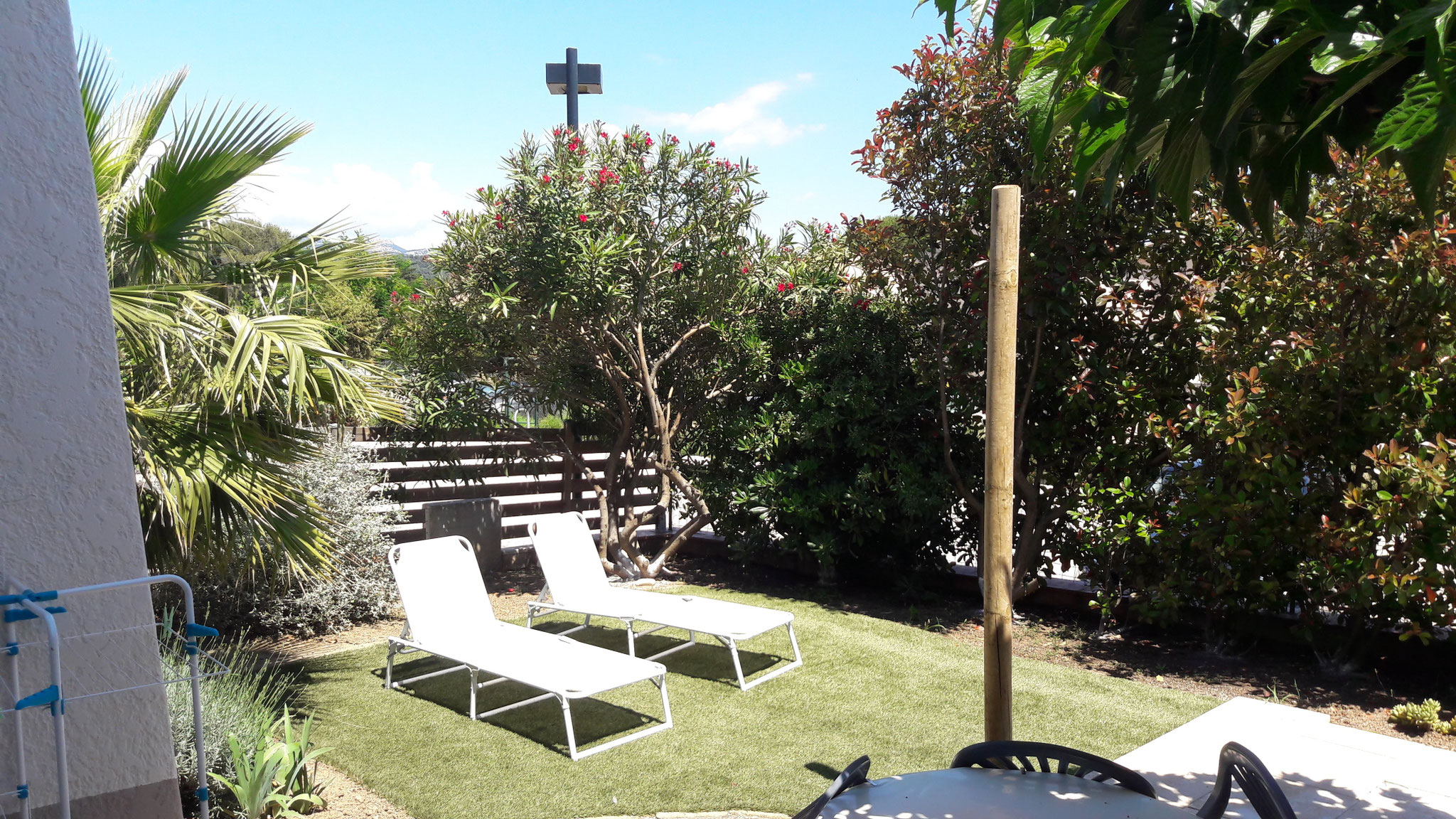 jardin  T2 MIMOSA ou chambre d'hôte