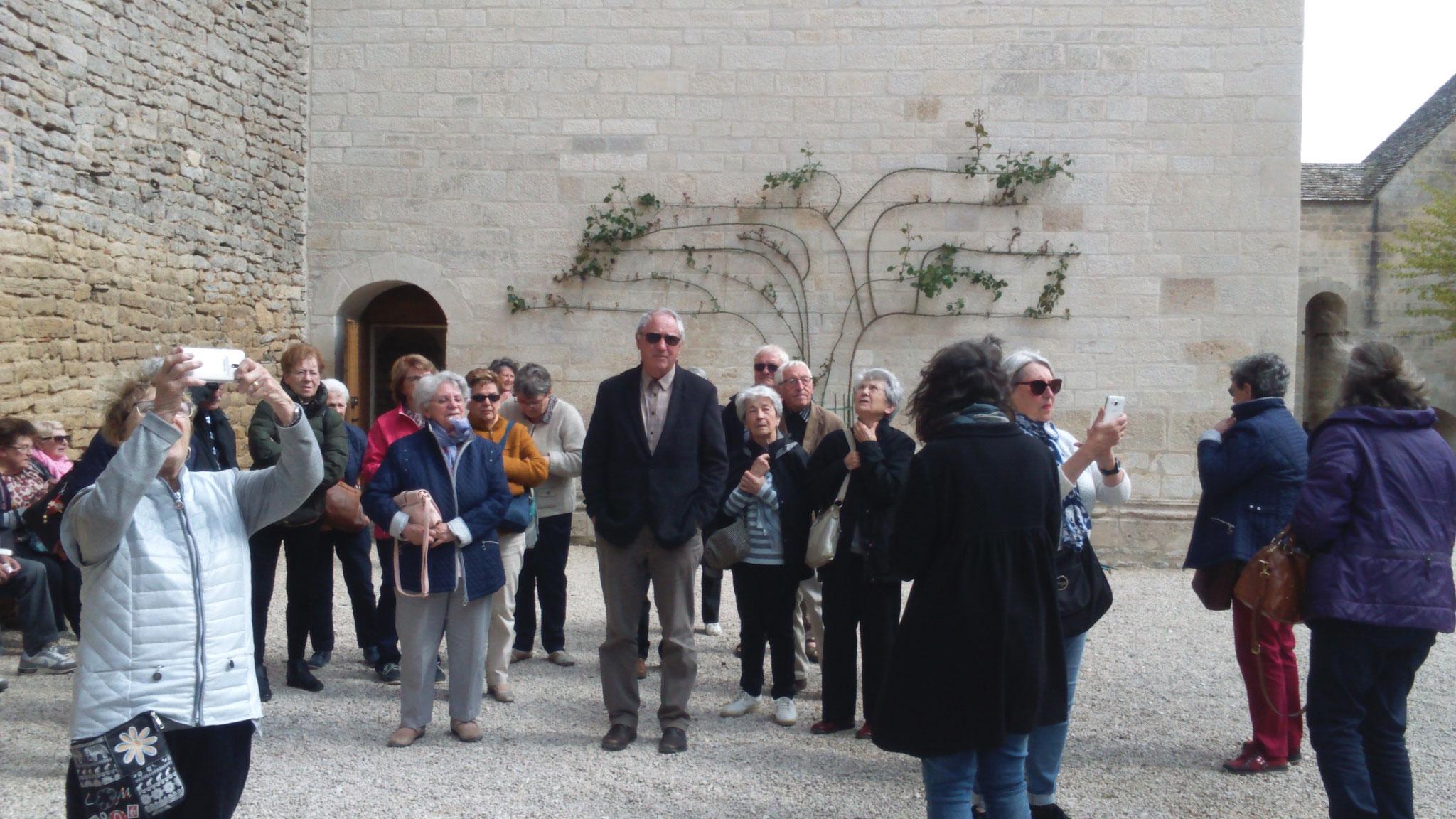Notre groupe face au guide