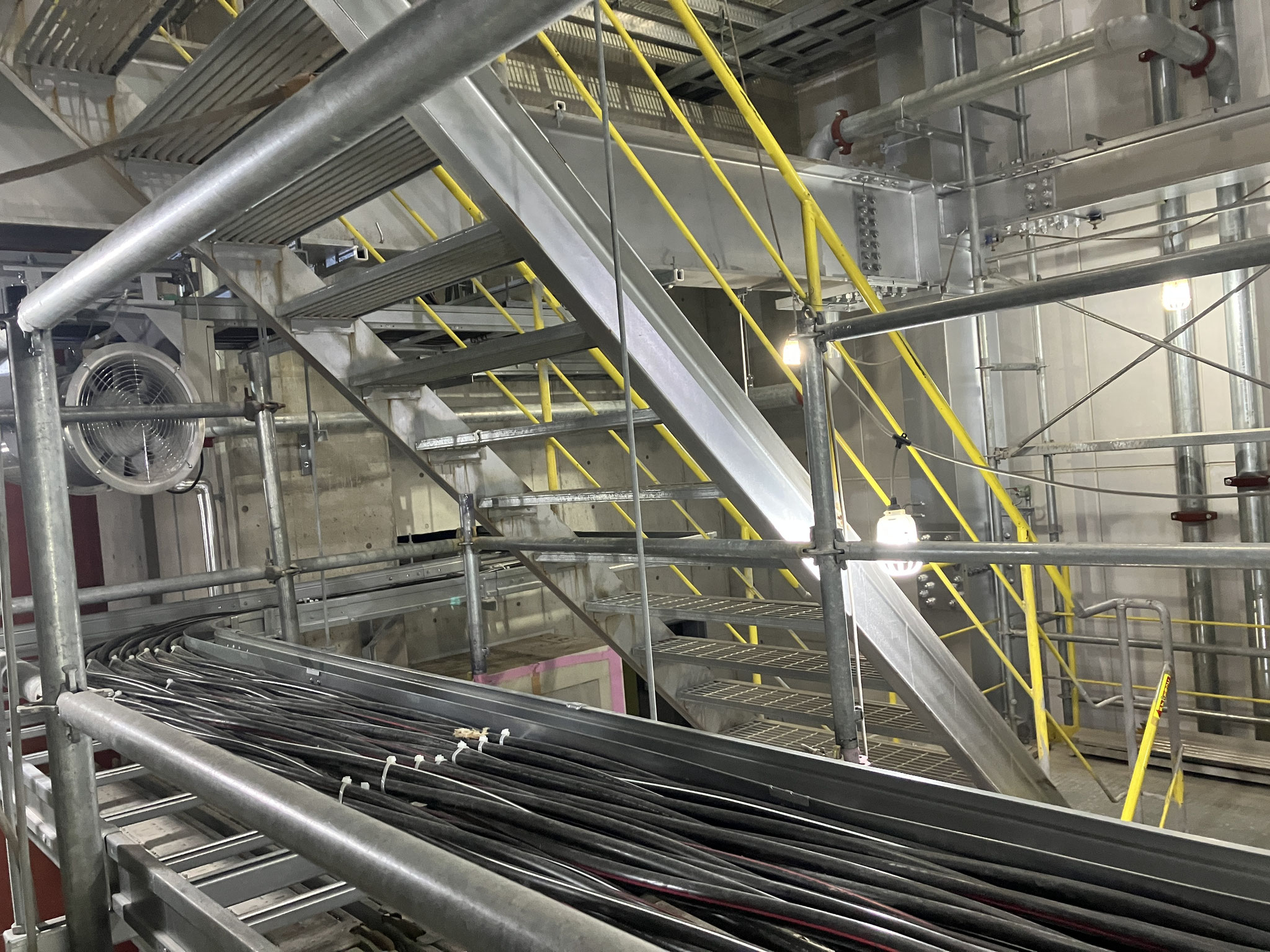 【炉室】電気・ケーブル敷設